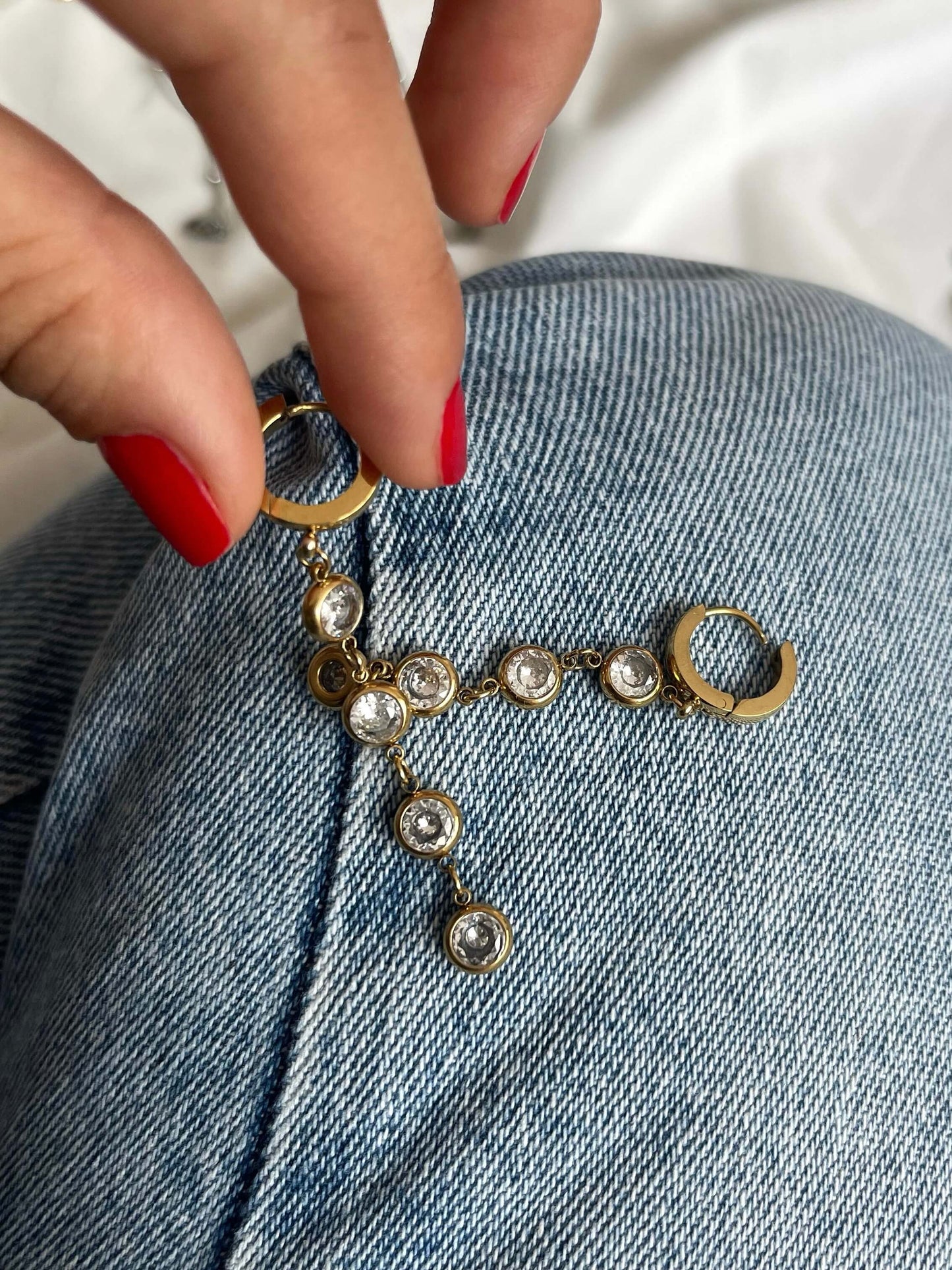 Taşlı sallantılı küpe