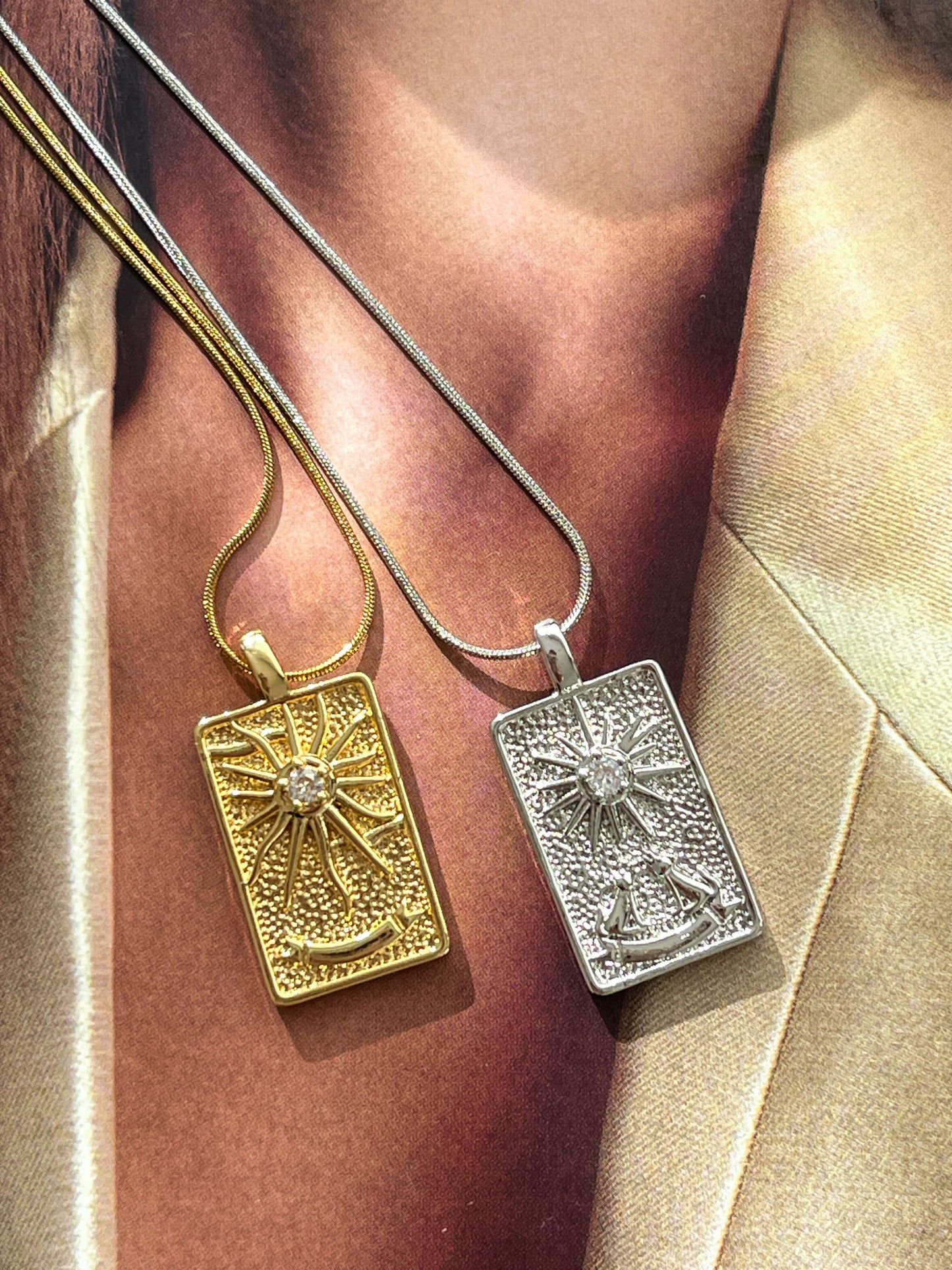 Dikdörtgen plaka kolye