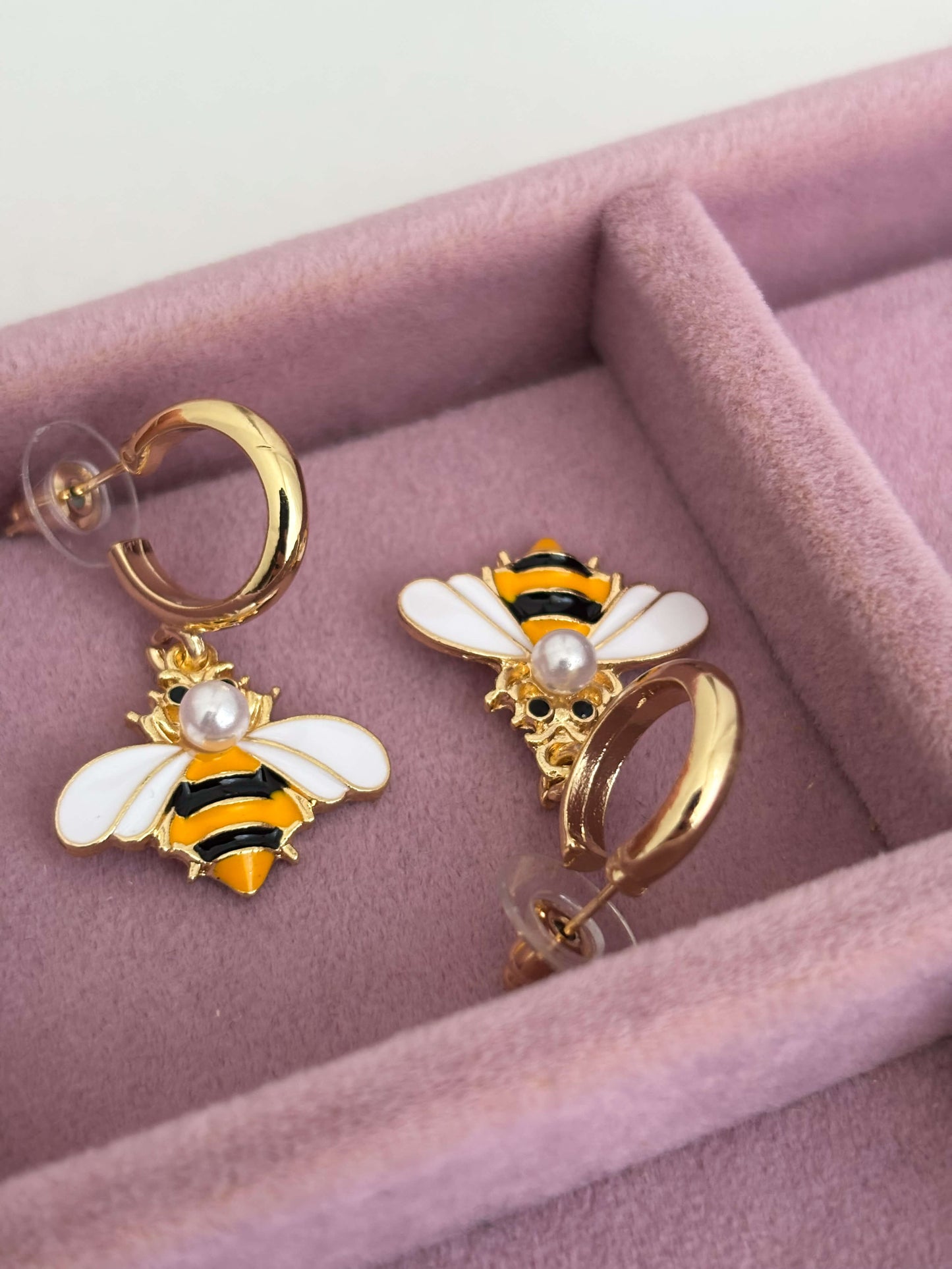 Arı figürlü küpe