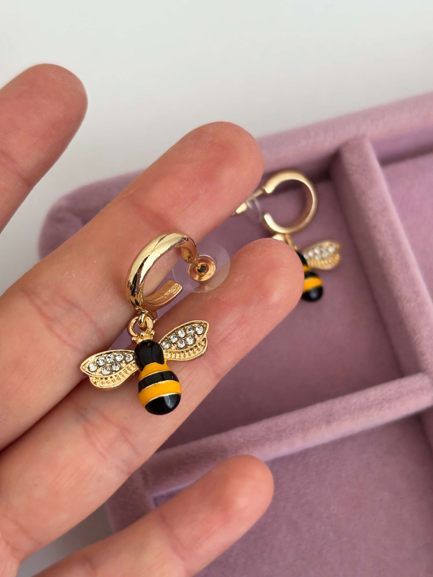 Arı figürlü küpe