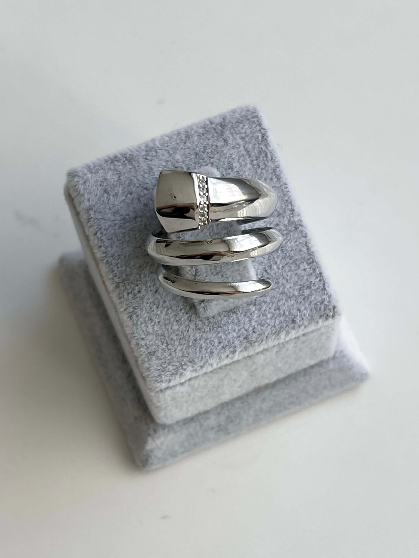 Dolama görünümlü geniş yüzük