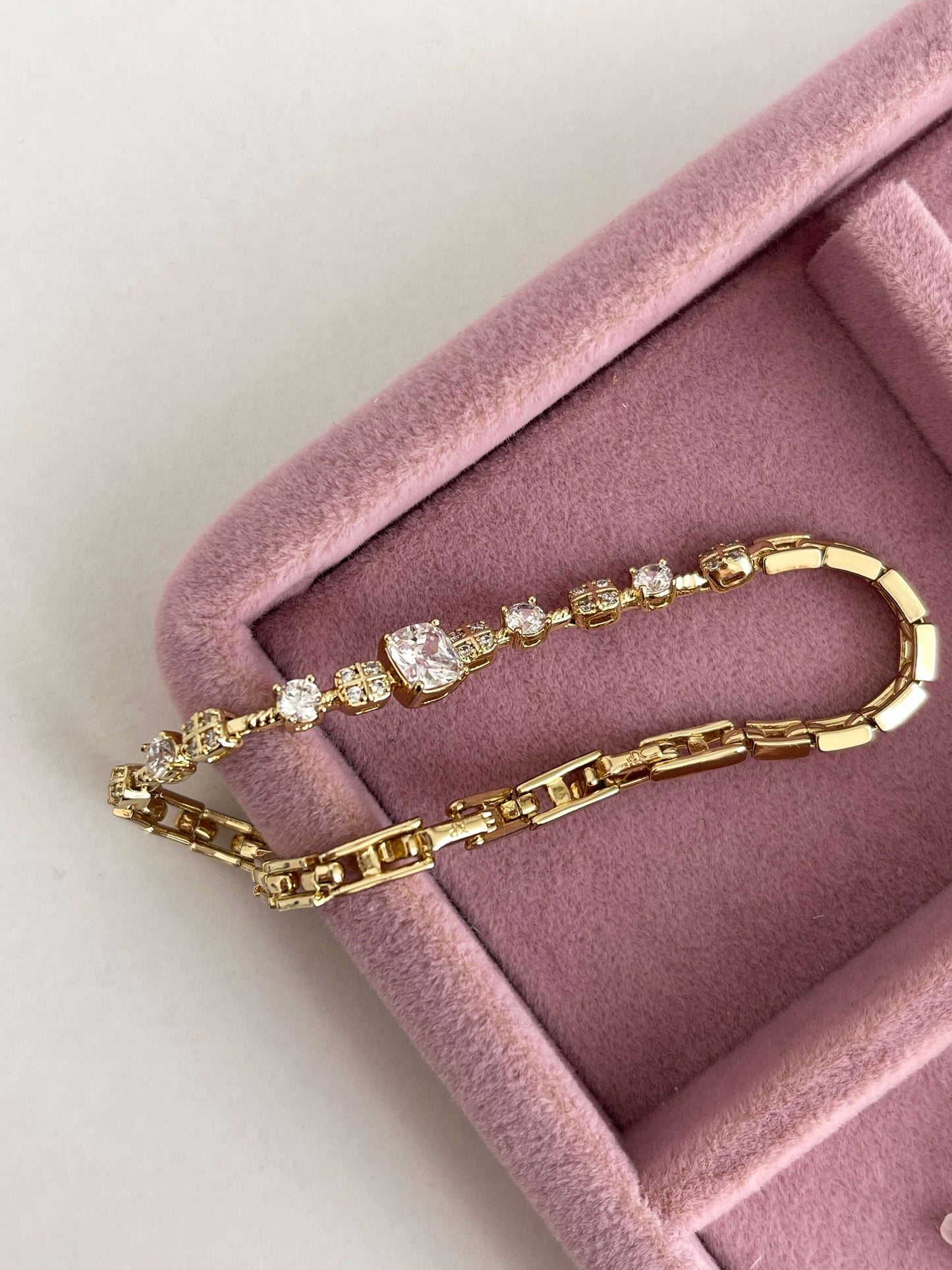 Vip seri künye bileklik