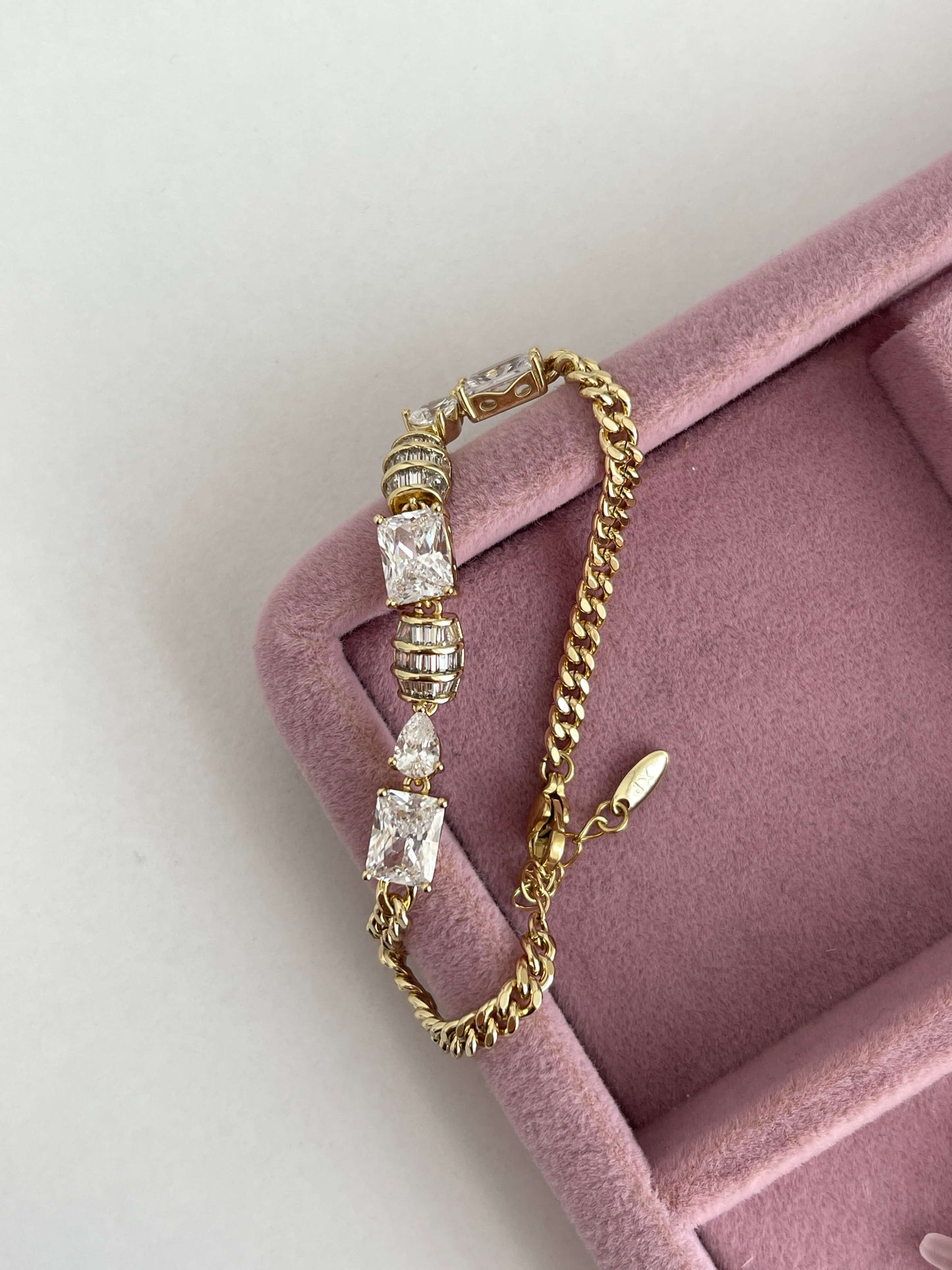 Vip seri künye bileklik