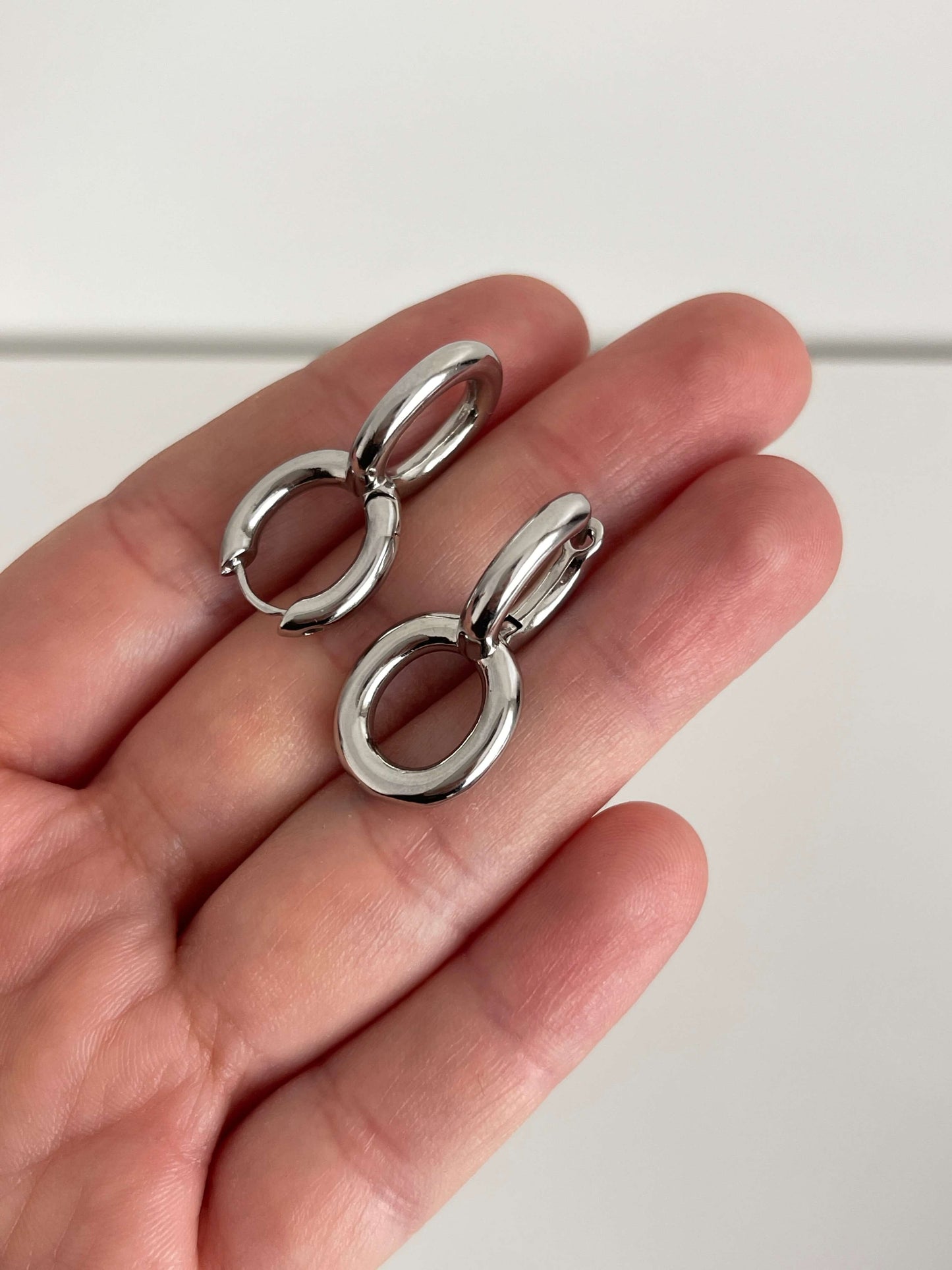 Halka geçişli küpe