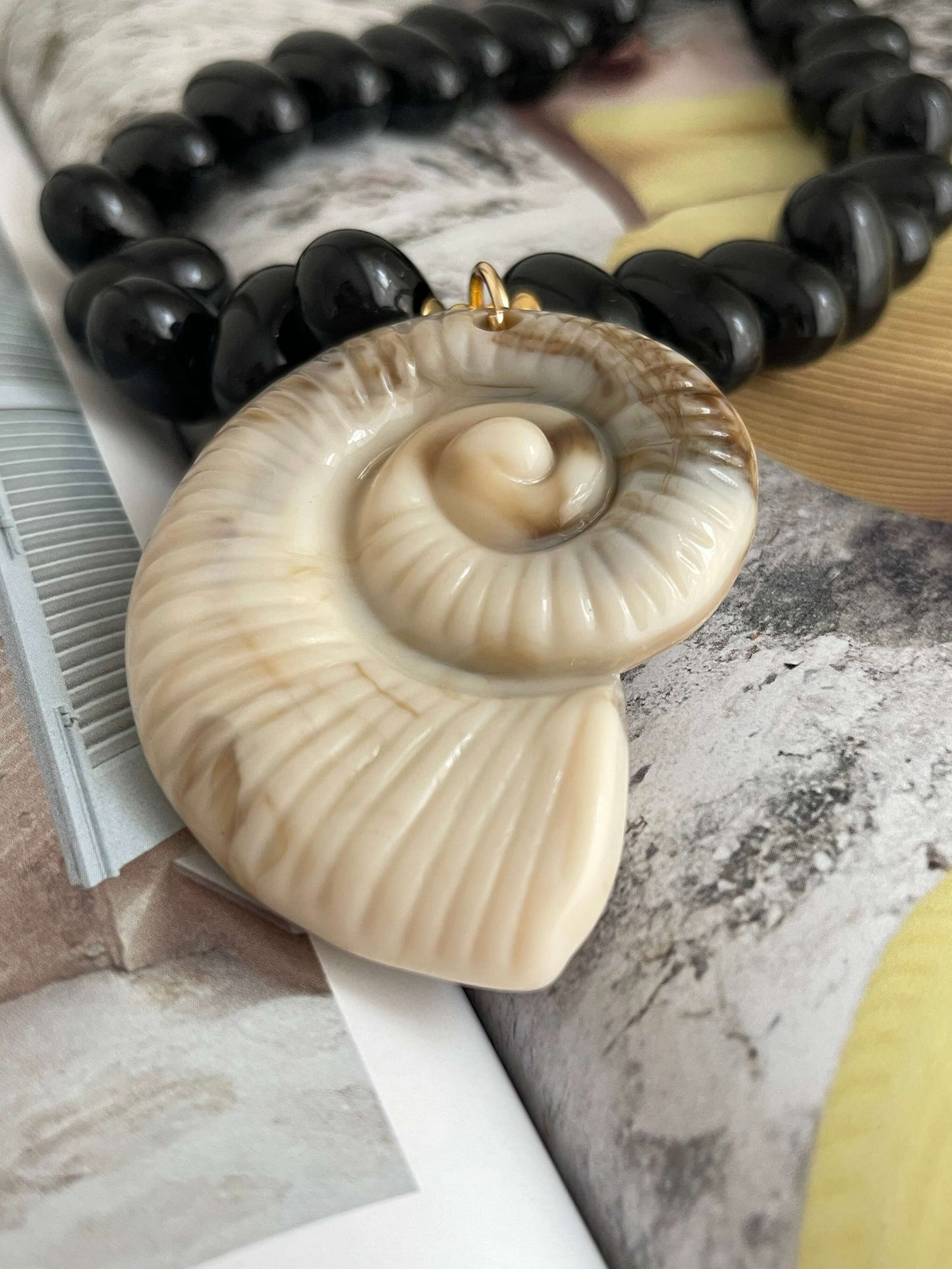 Maksi dev deniz kabuğu boncuk kolye