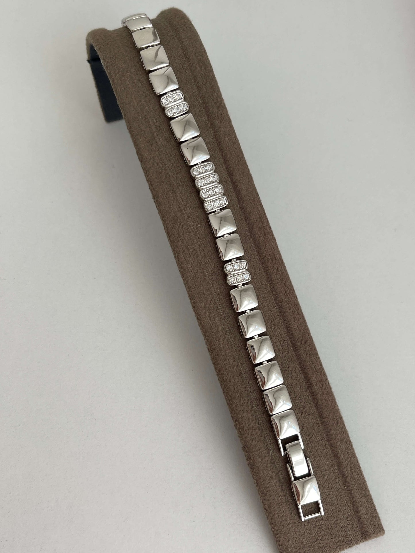 Vip seri künye bileklik