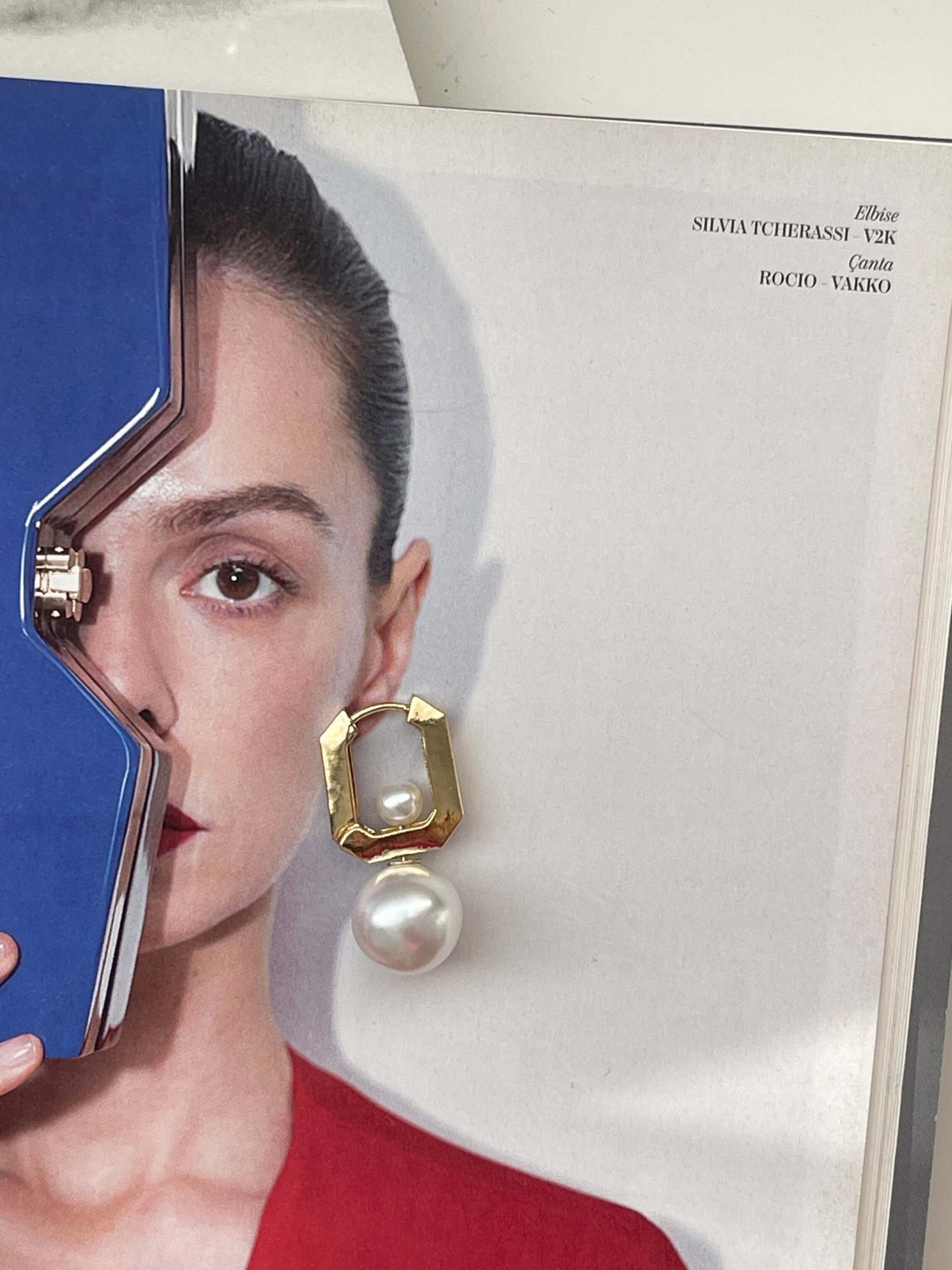 İnci detaylı dikdörtgen küpe