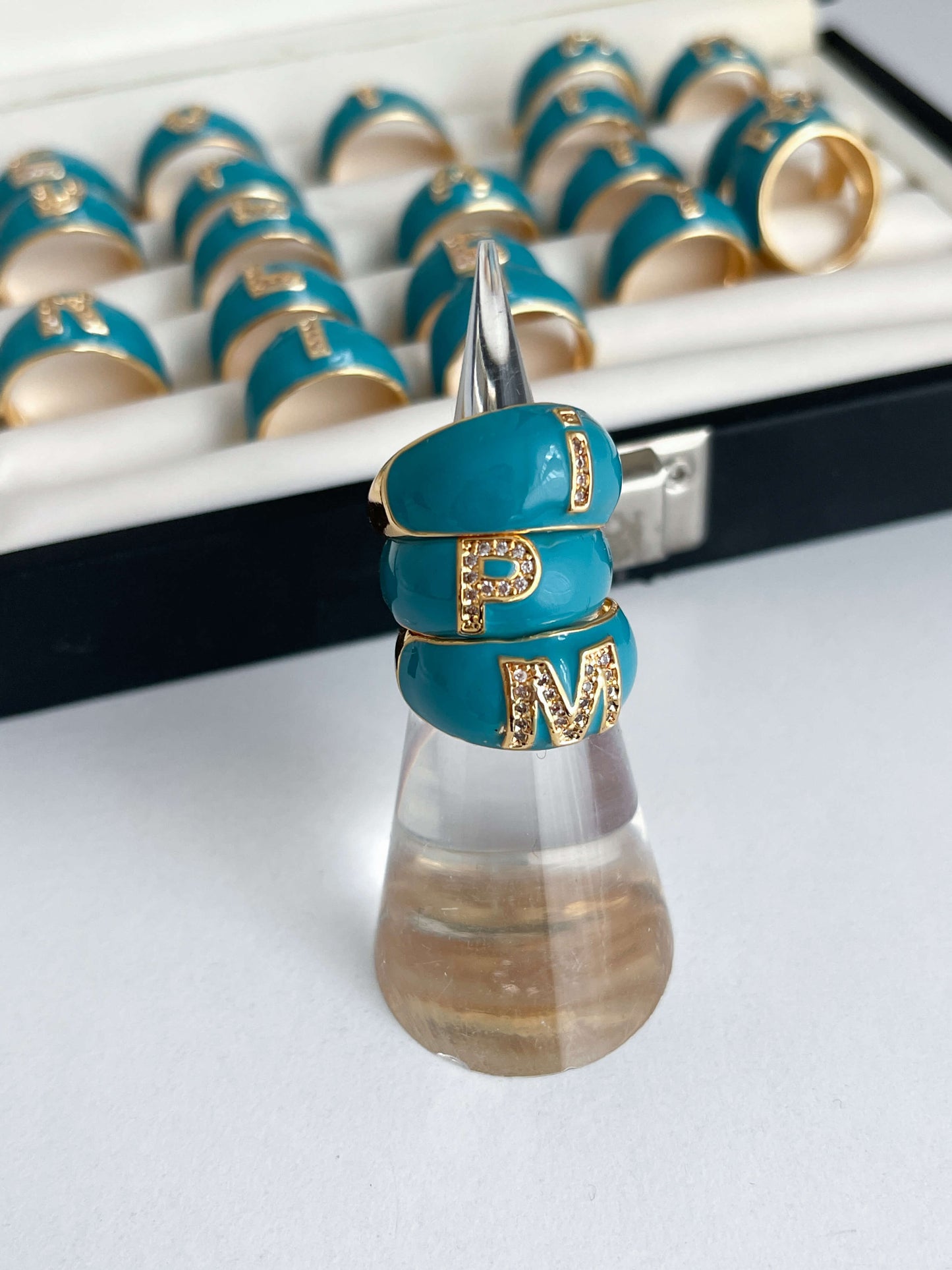 Harfli mineli yüzük