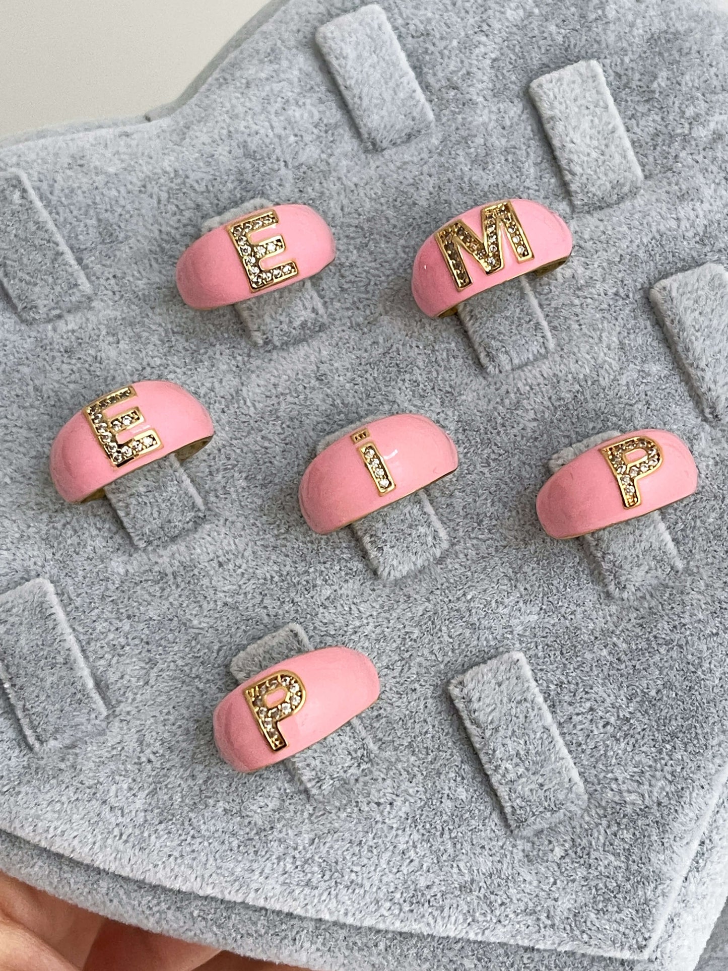 Harfli mineli yüzük