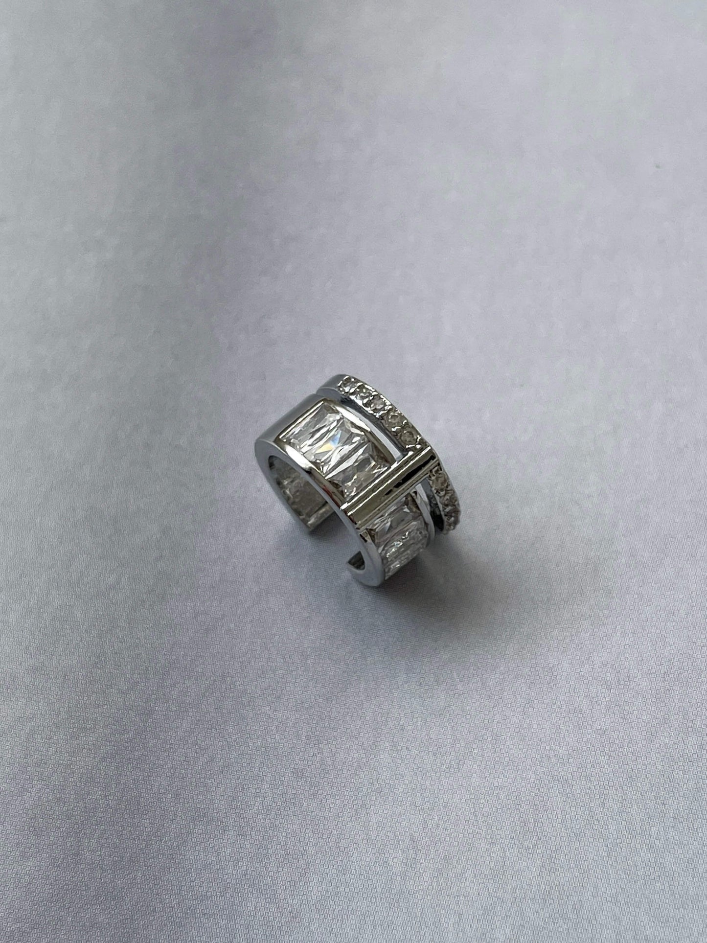 Taşlı kıkırdak küpe