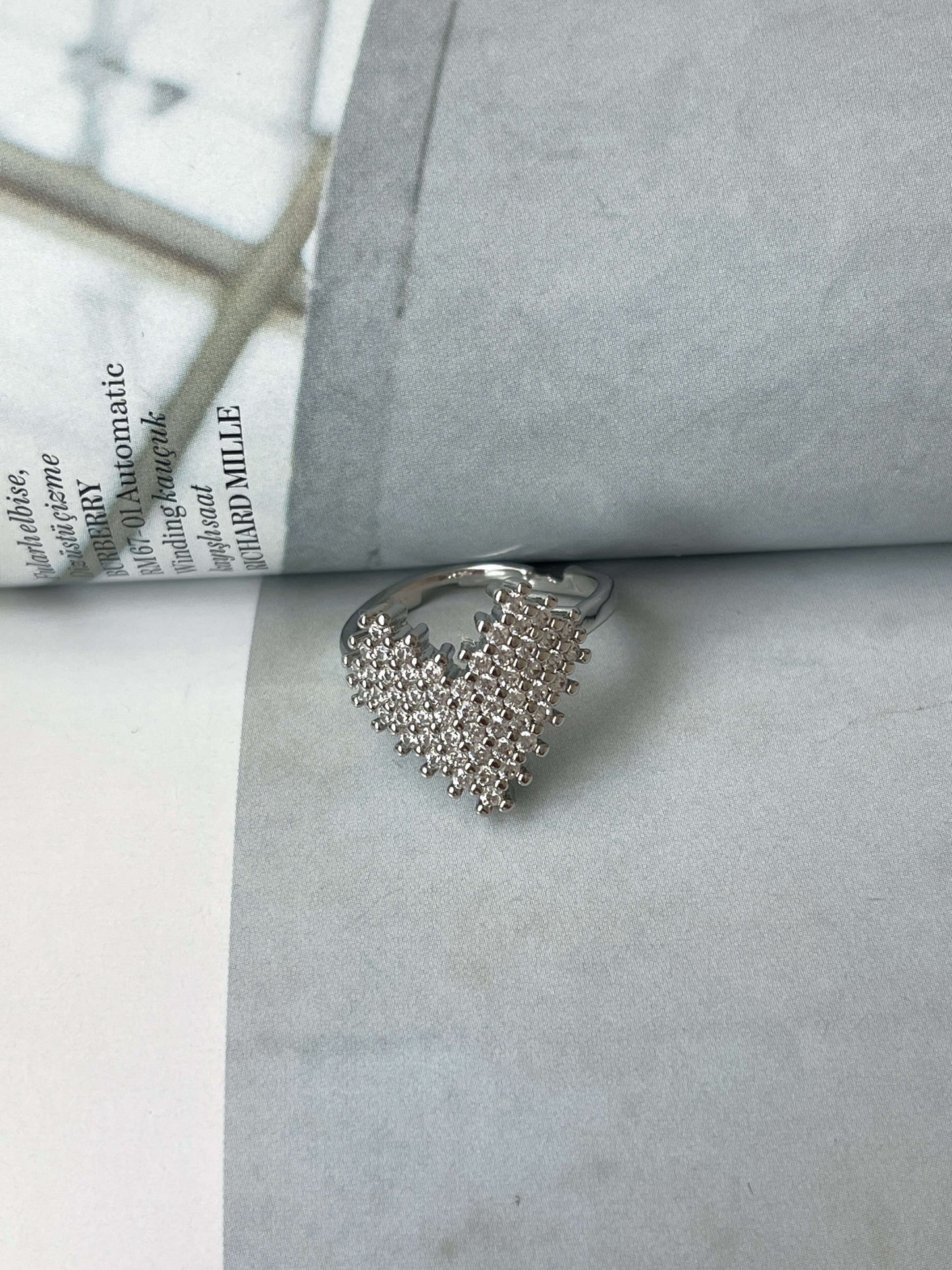 Taşlı kalp yüzük