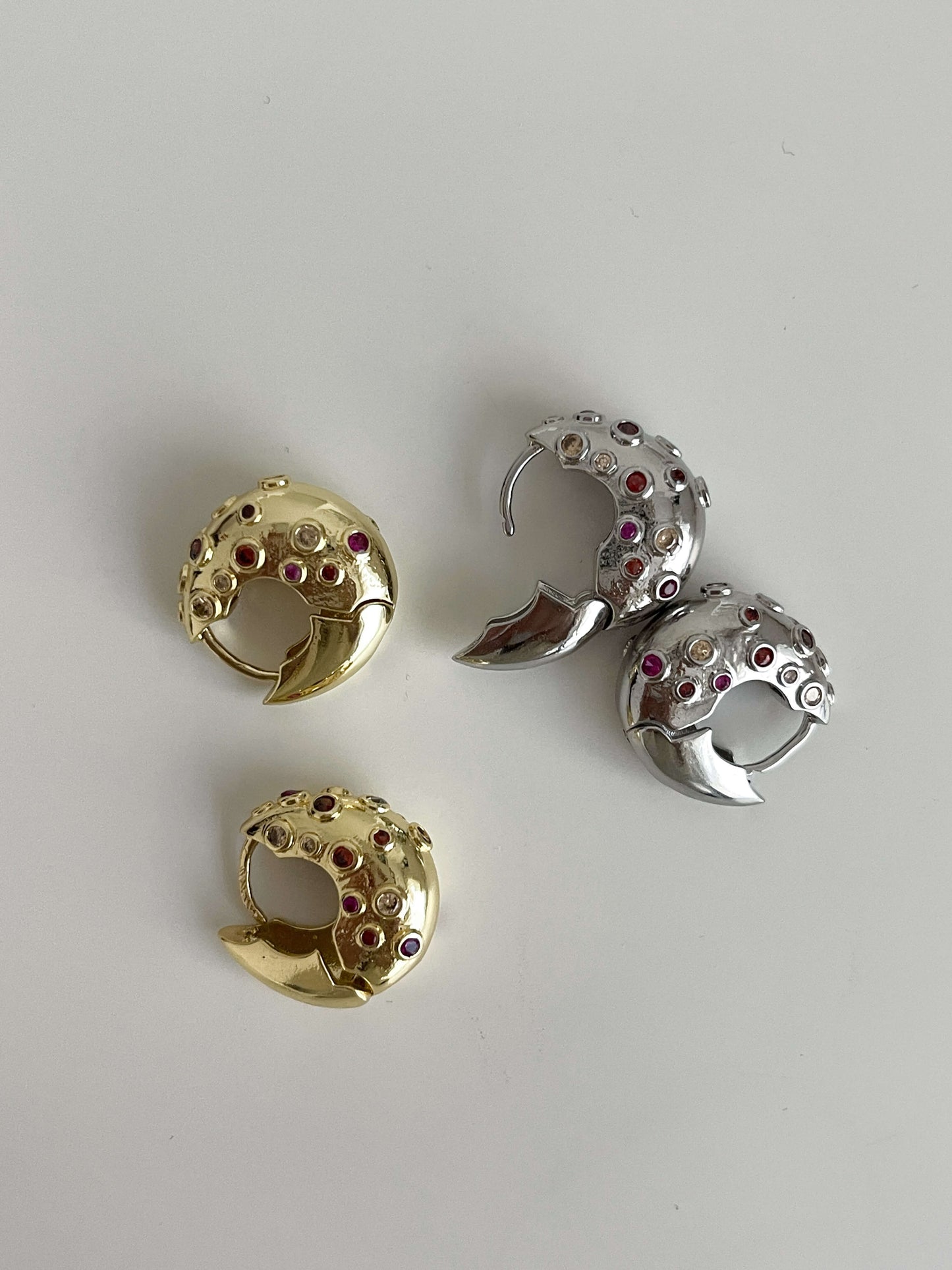 Taş detay halka küpe