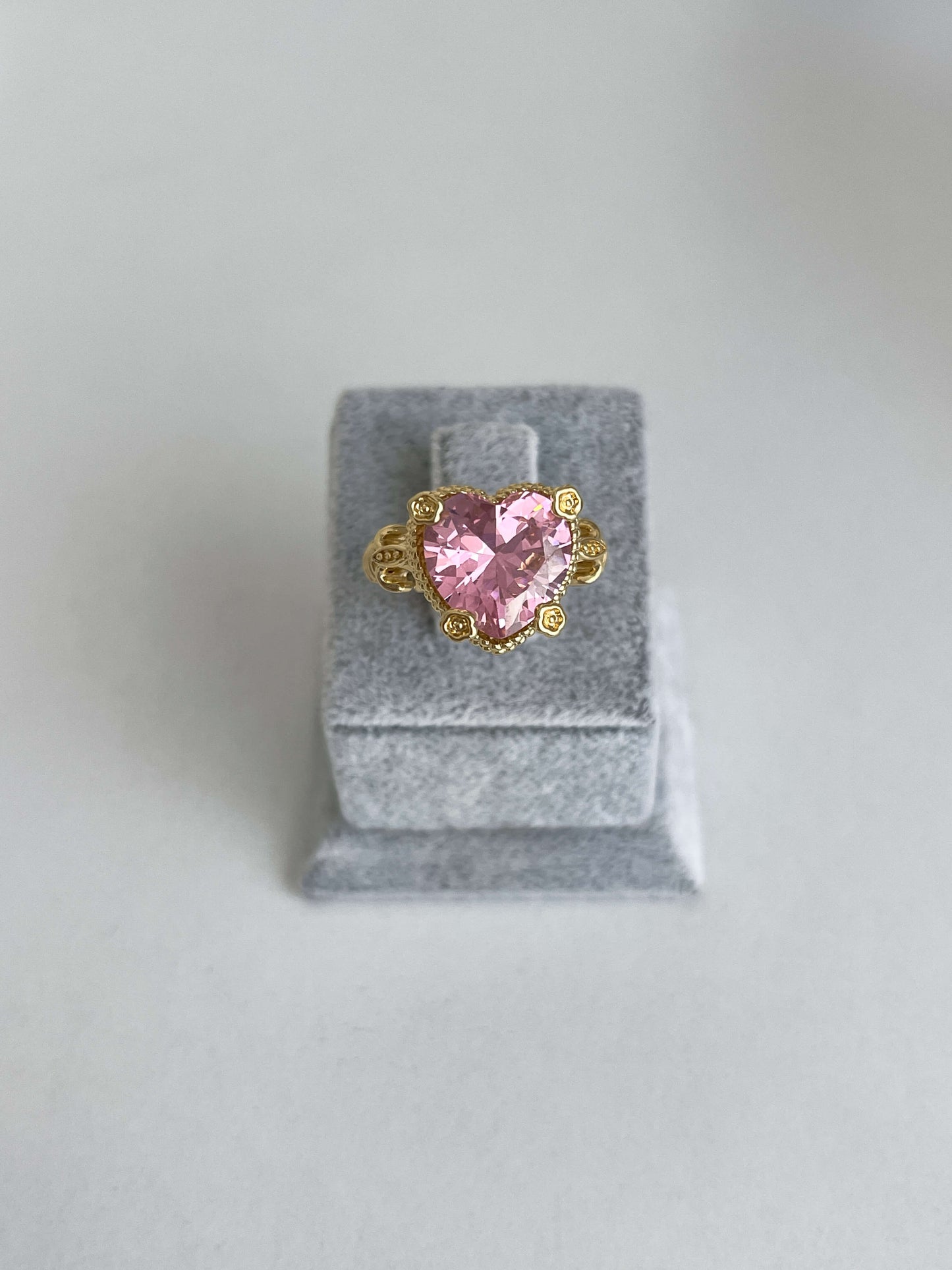 Kalpli yüksek yüzük