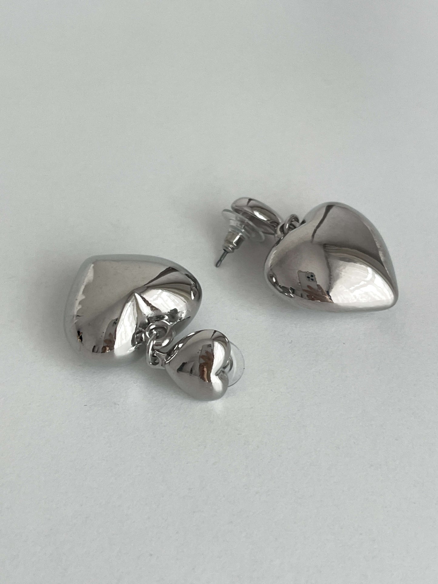 Sallantılı kalp model küpe