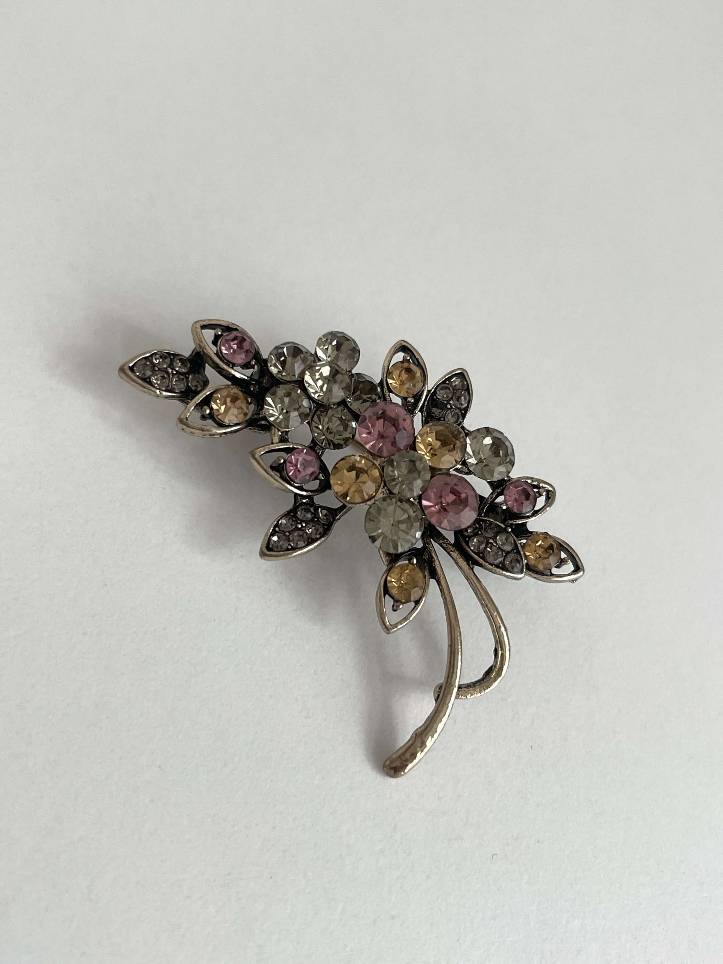 Taşlı eskitme broş