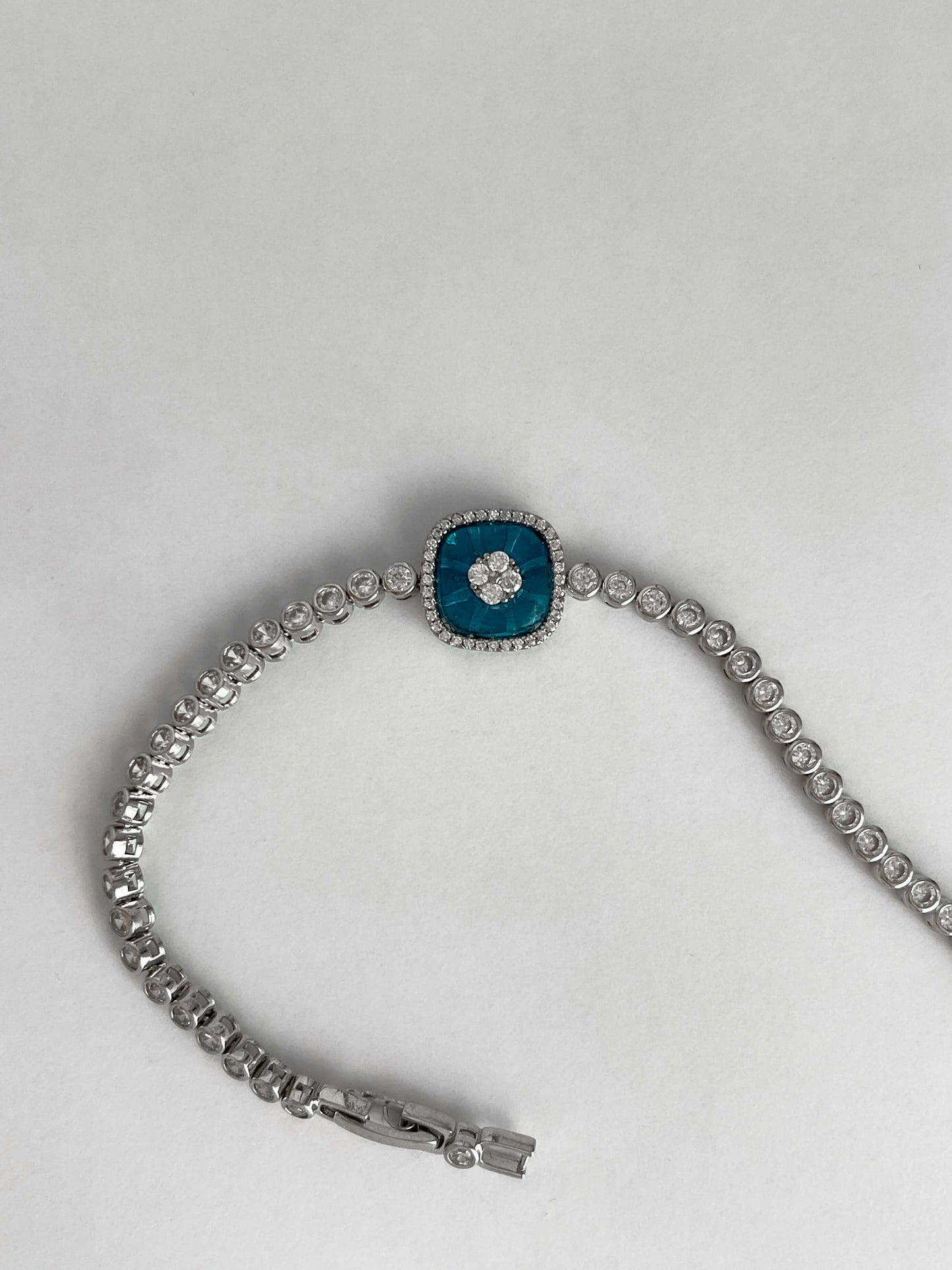 Zirkon cam göz künye