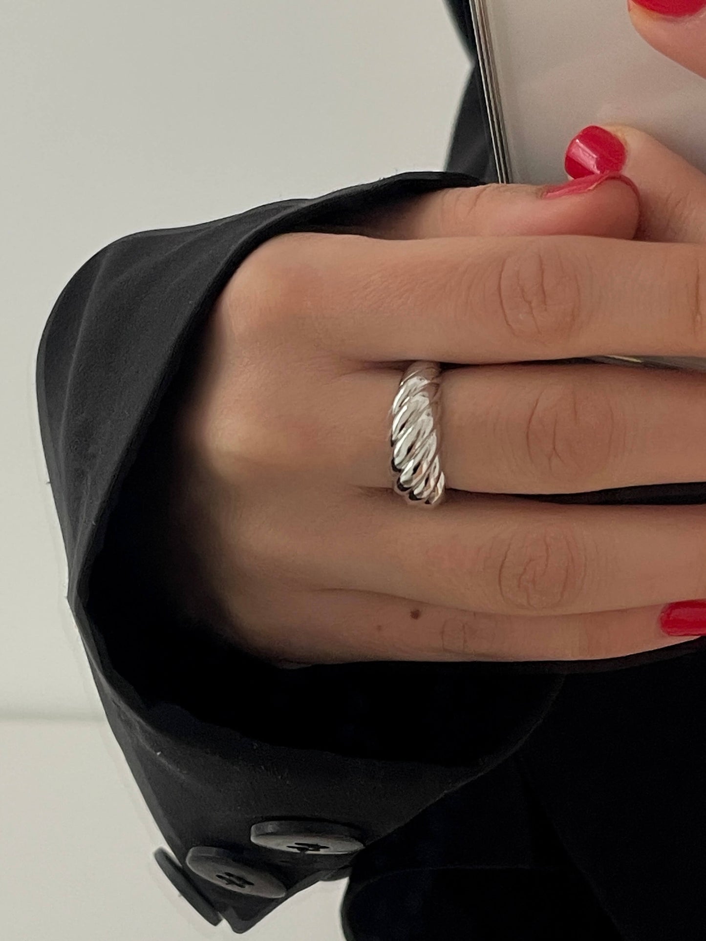 Burgu görünümlü yüzük