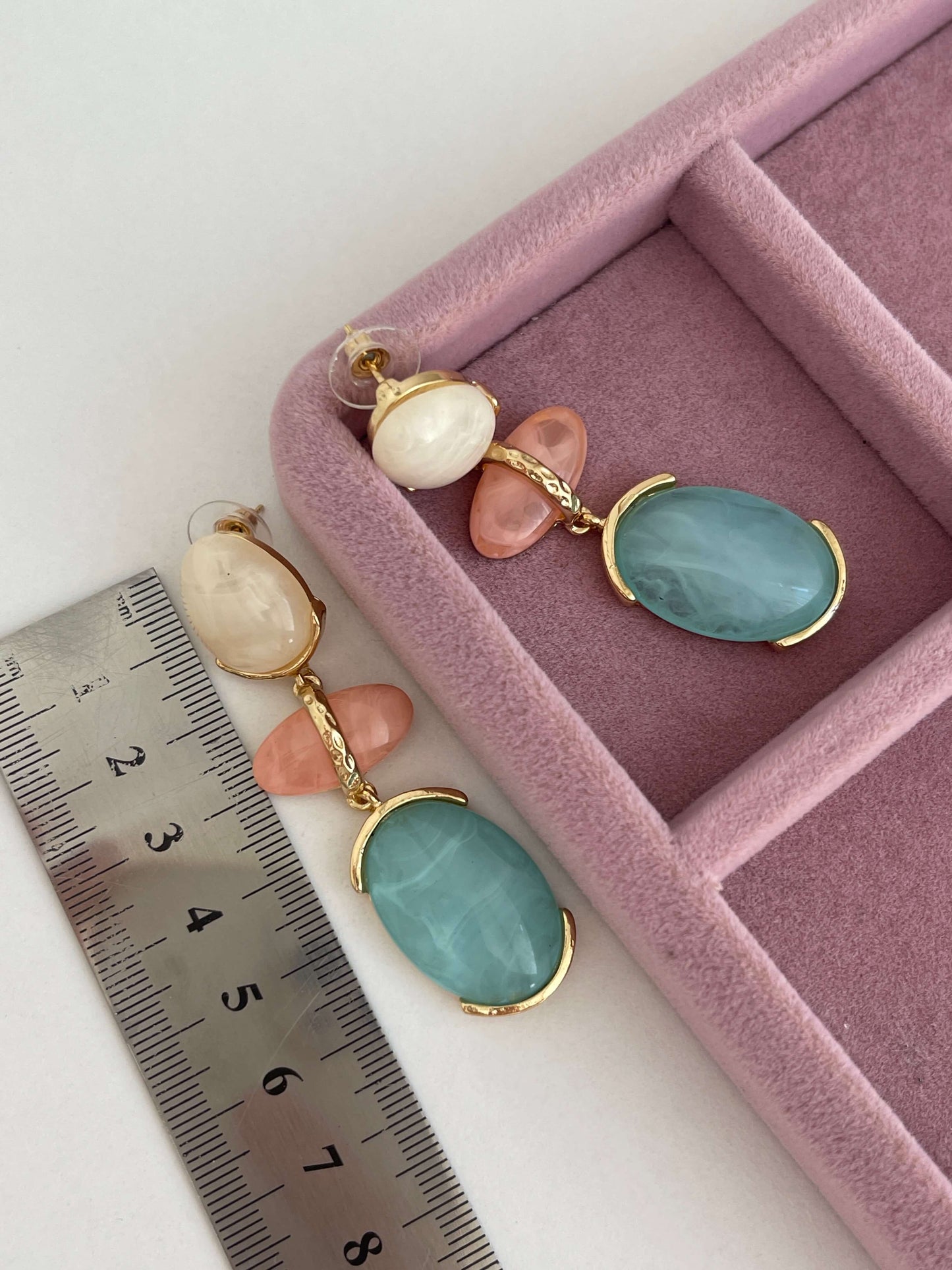 Yaz stili renkli sallantılı küpe