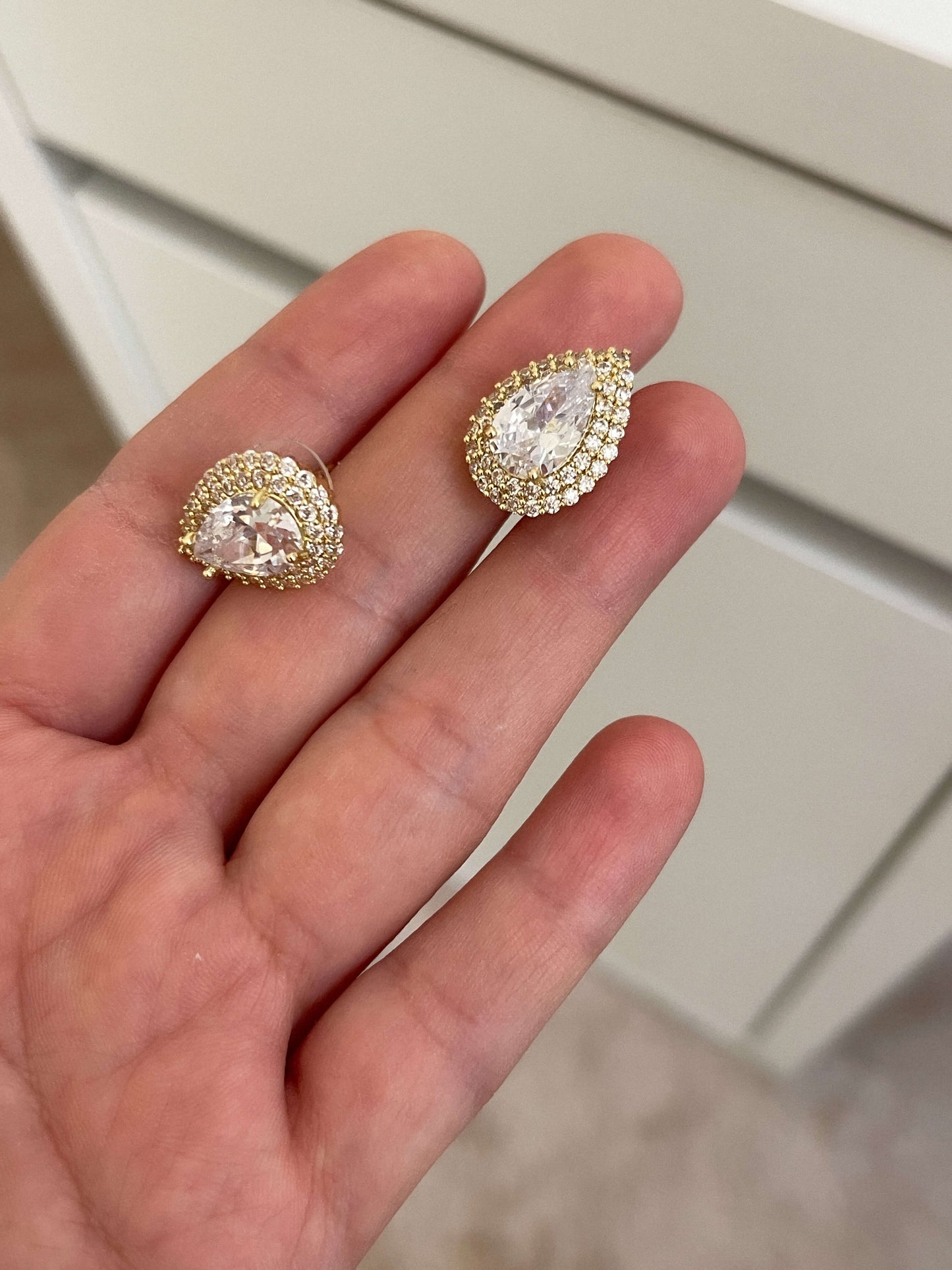 Zirkon taşlı küpe