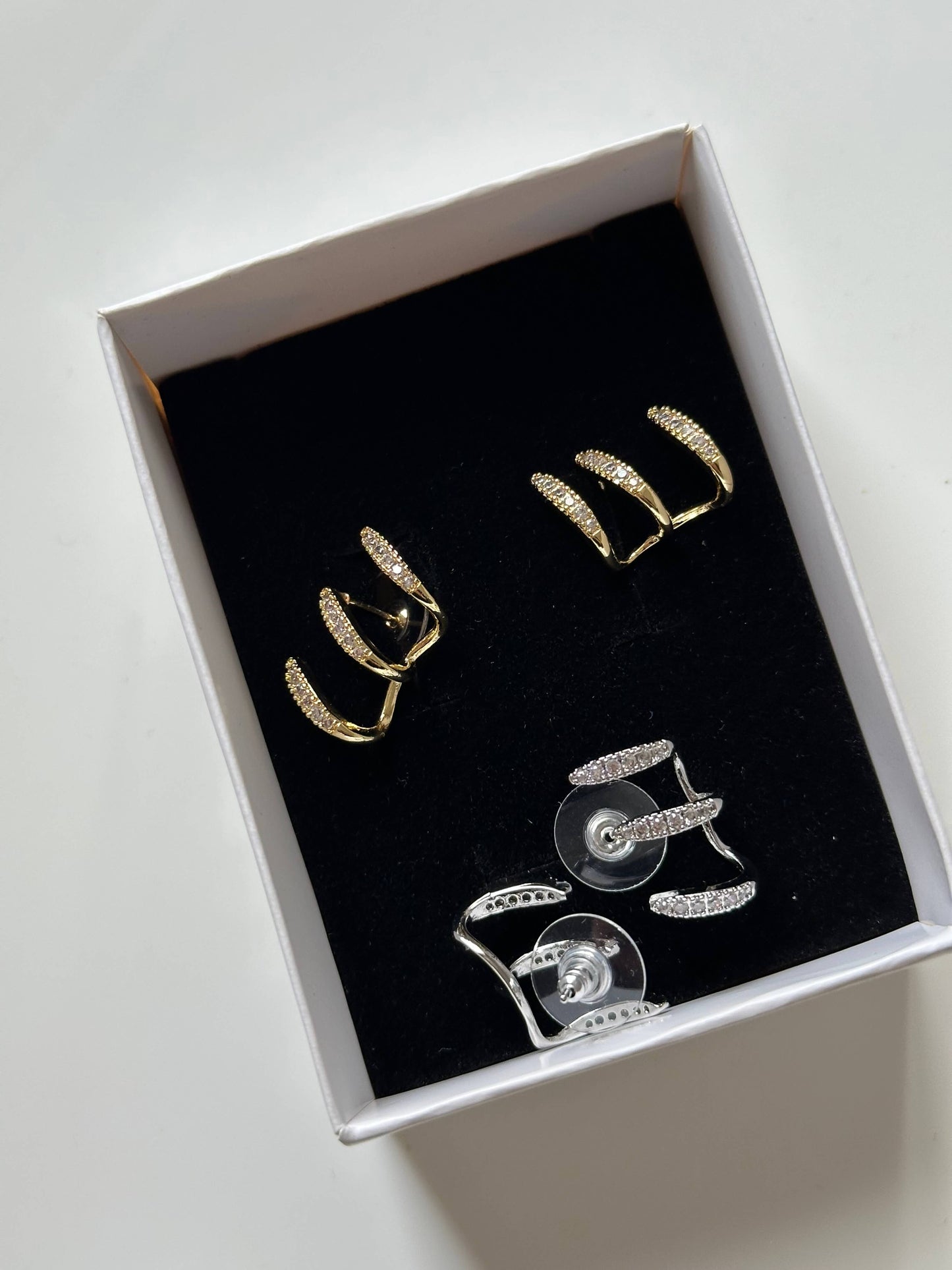 Çoklu görünümlü taşlı küpe