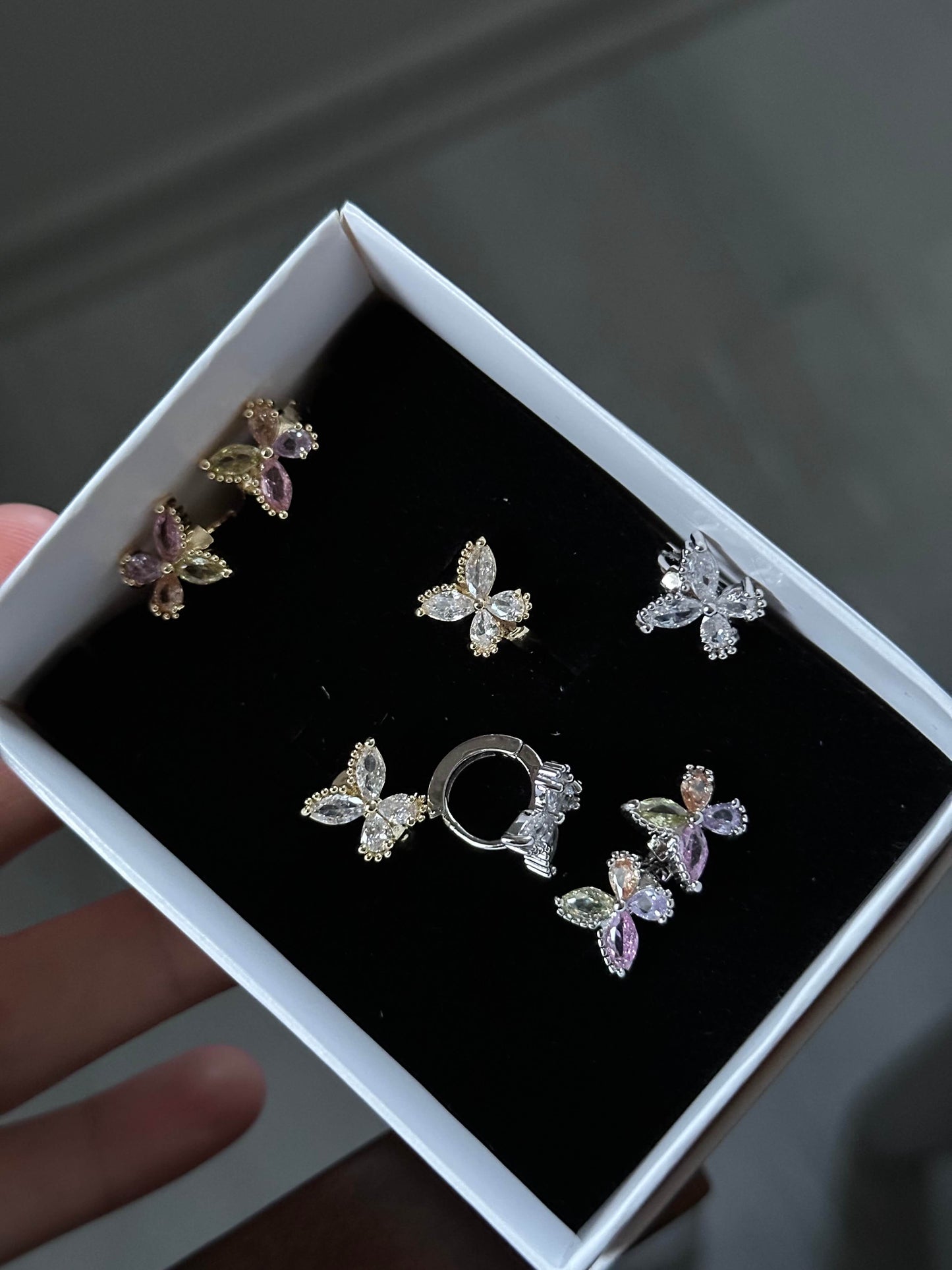 Minimal kelebek küpe