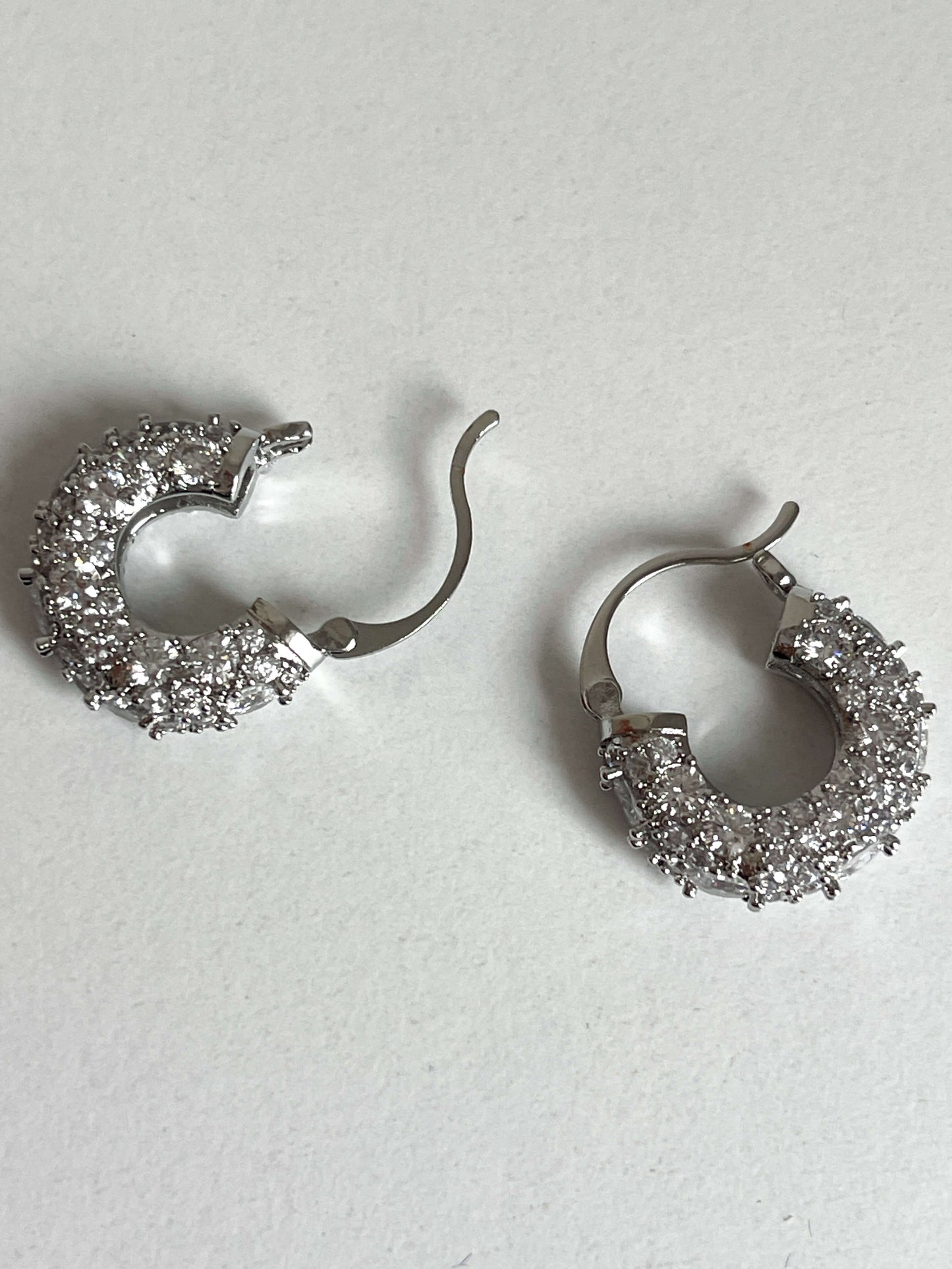 Özel seri taşlı halka küpe