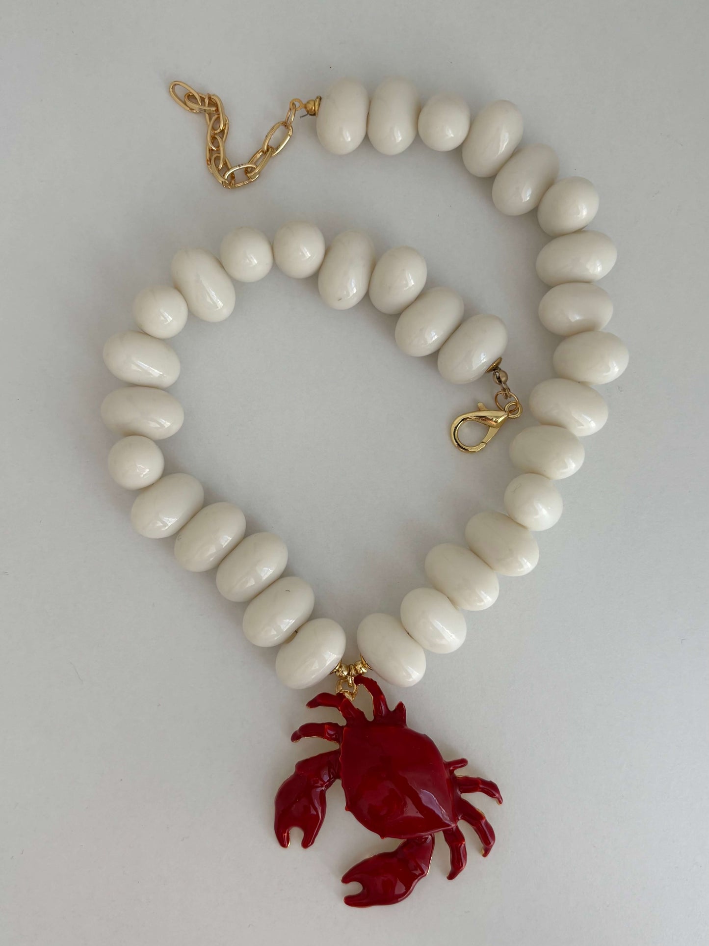 Maksimalist dev figürlü boncuk kolye