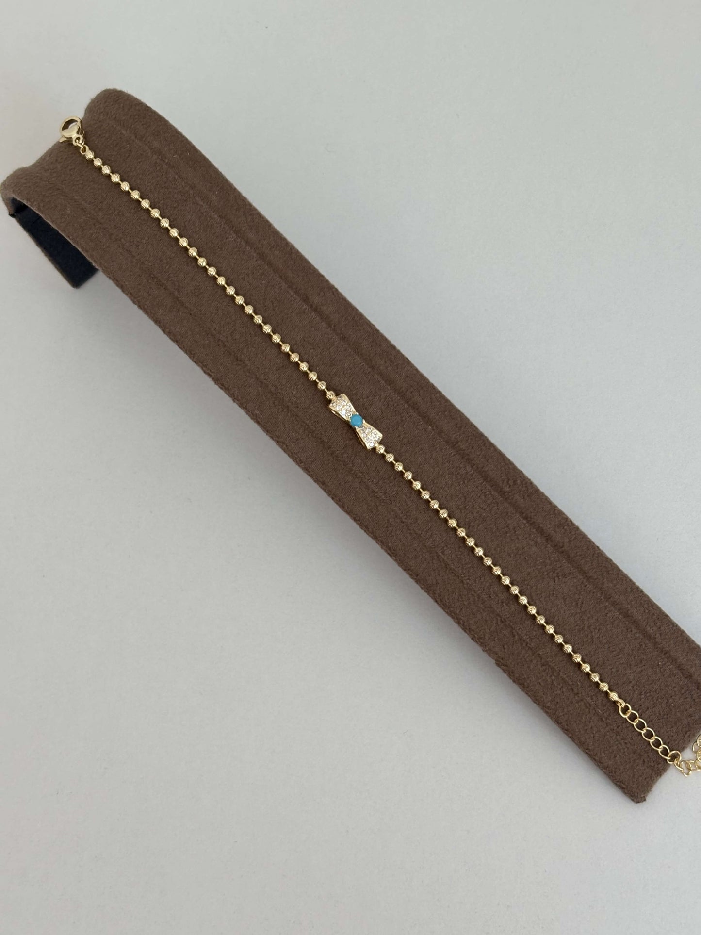 Özel seri ince fiyonk bileklik