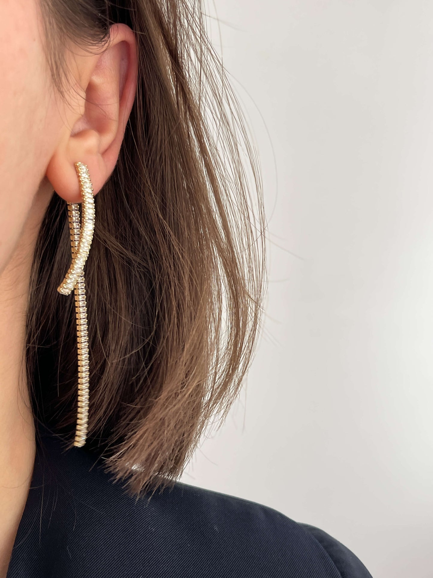 Taşlı sallantılı abiye küpe