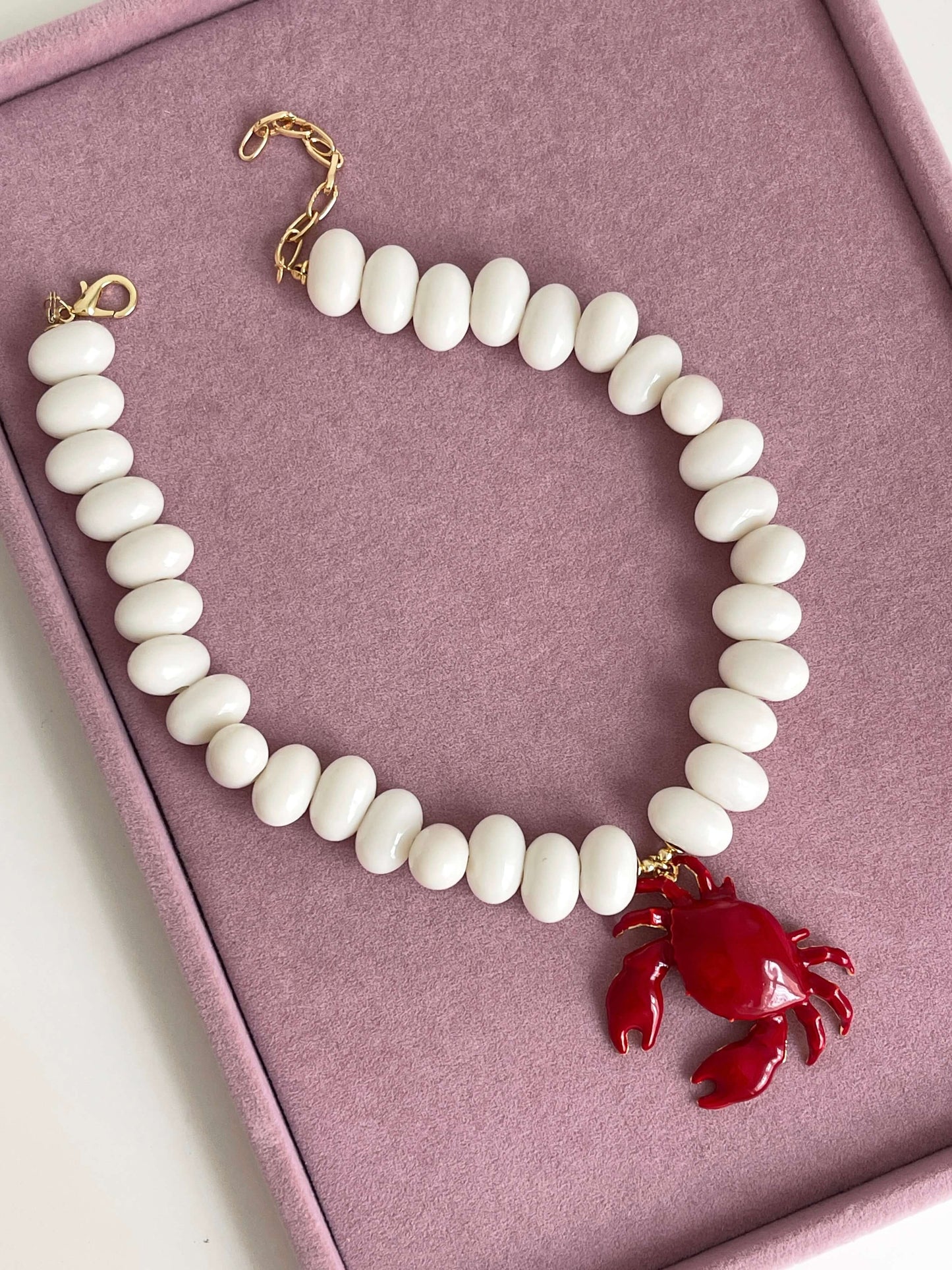 Maksimalist dev figürlü boncuk kolye