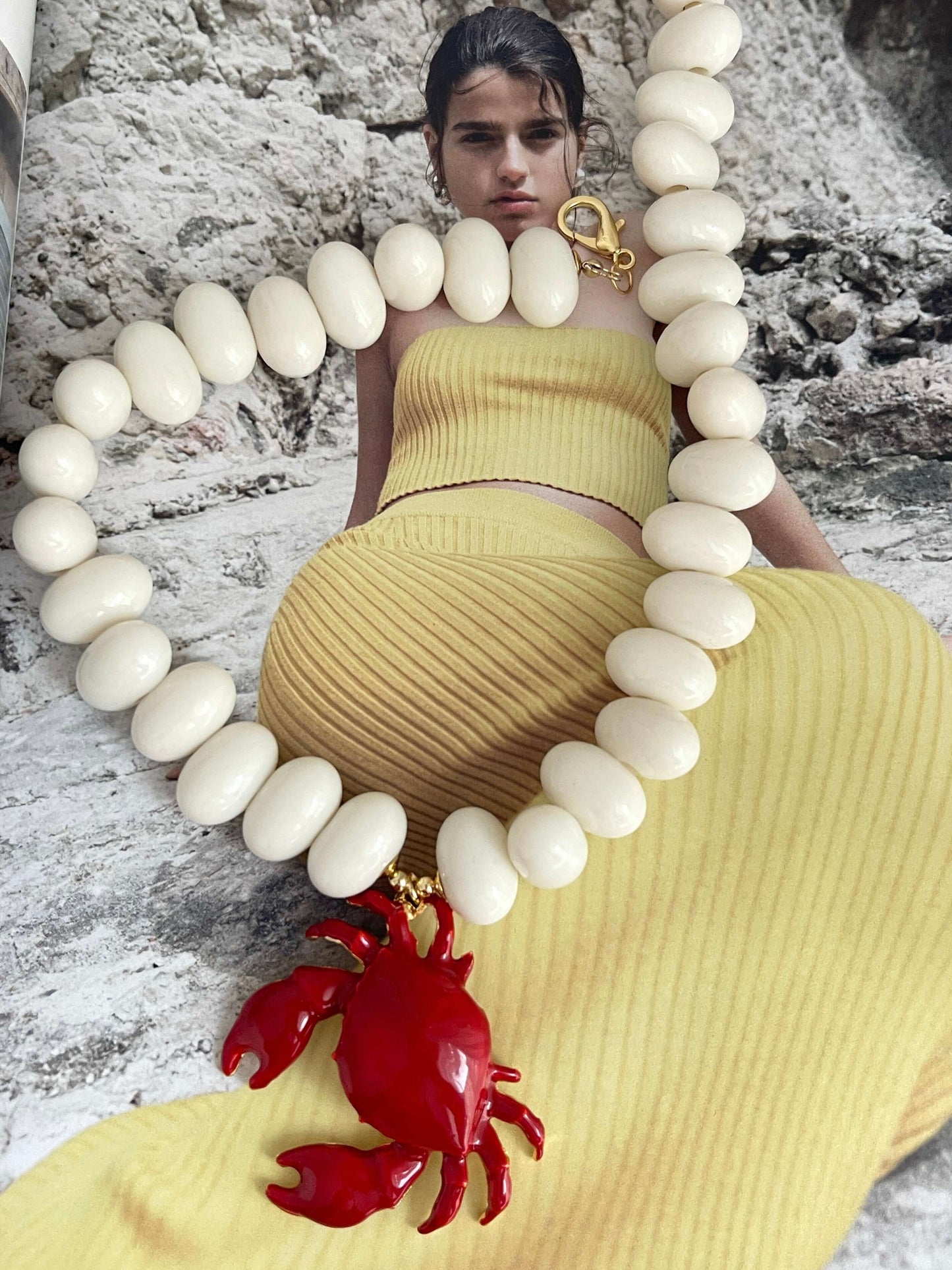 Maksimalist dev figürlü boncuk kolye