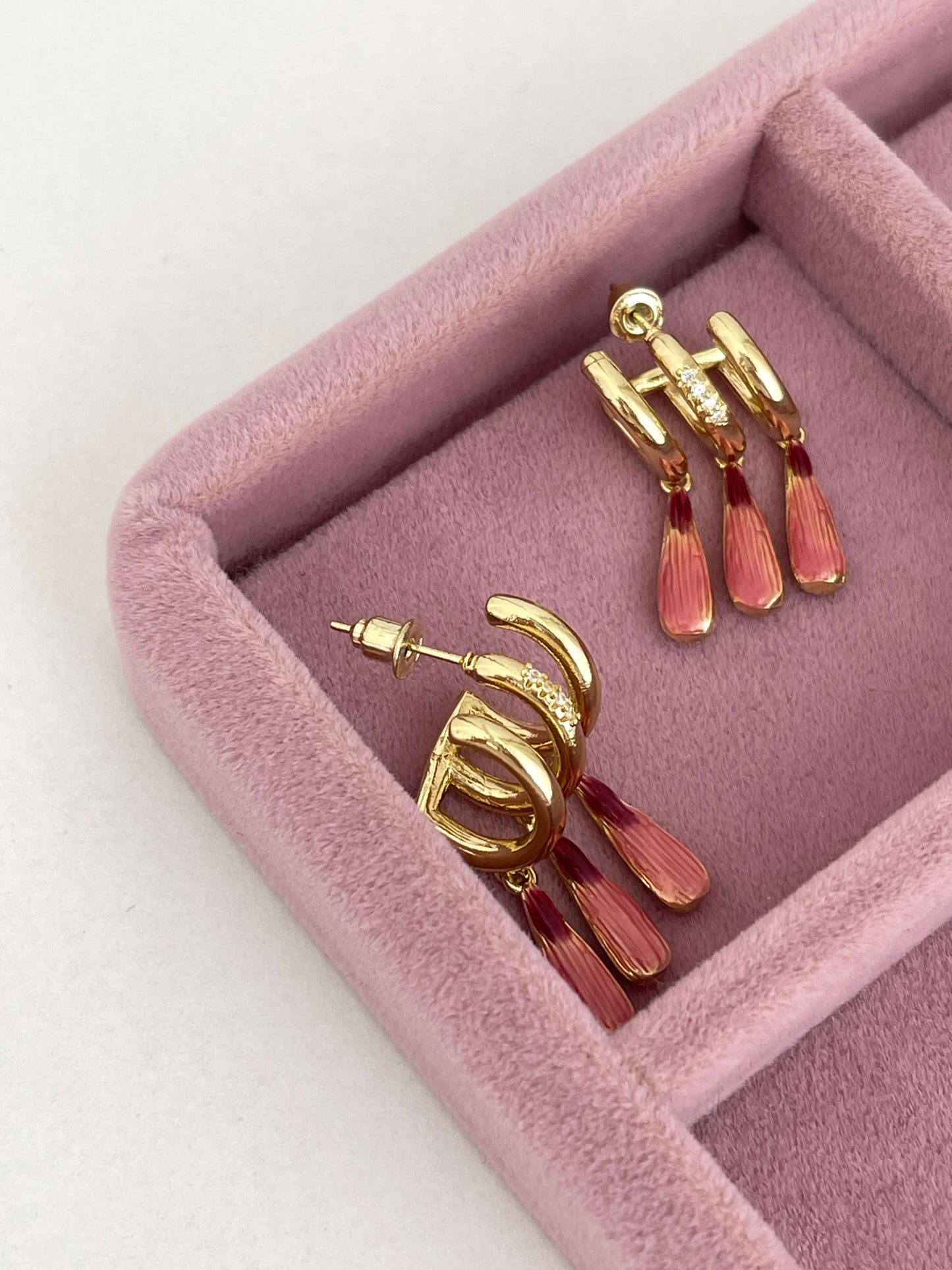 Renkli üçlü görünümlü küpe