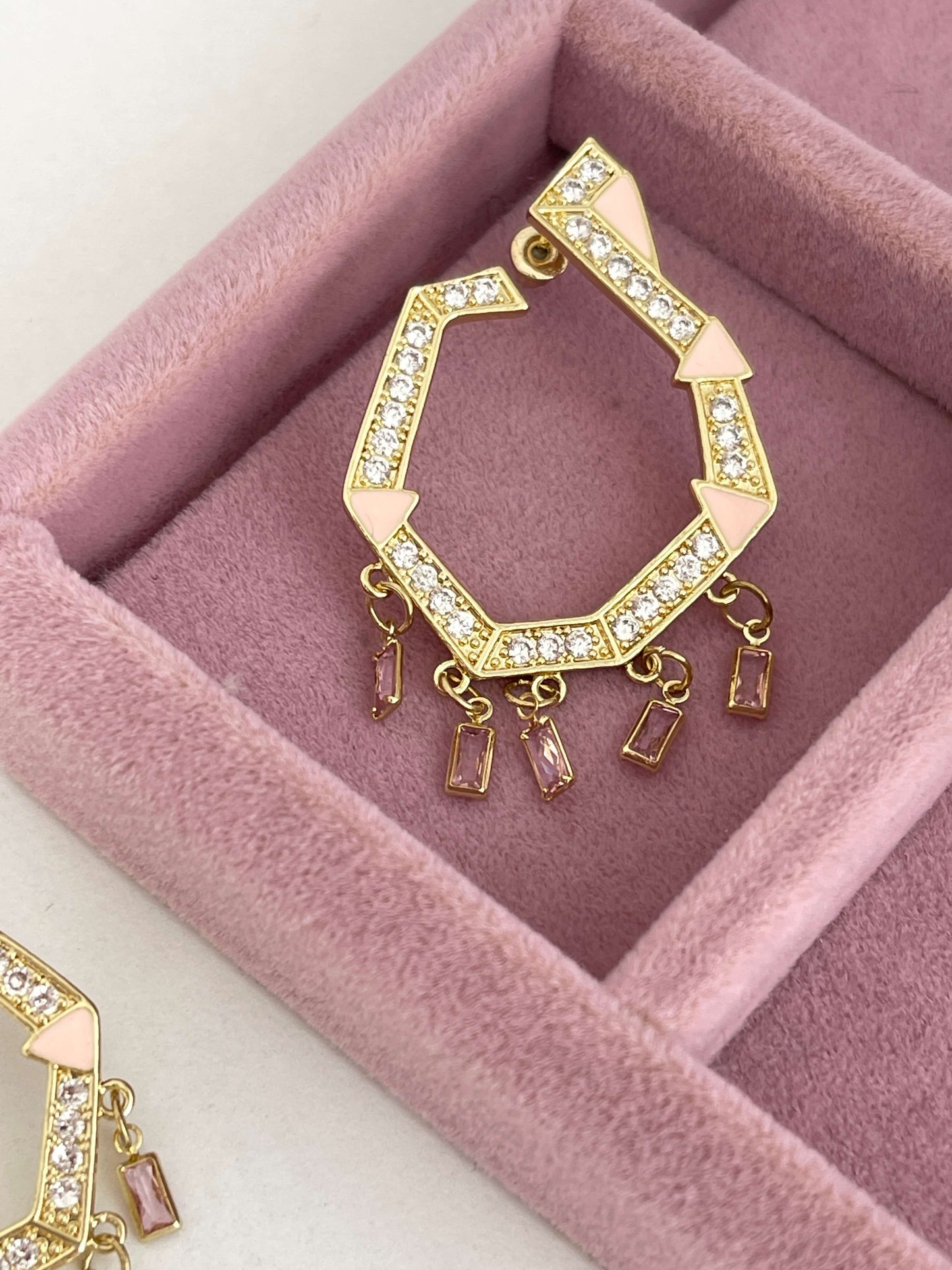 Renkli mineli taşlı küpe