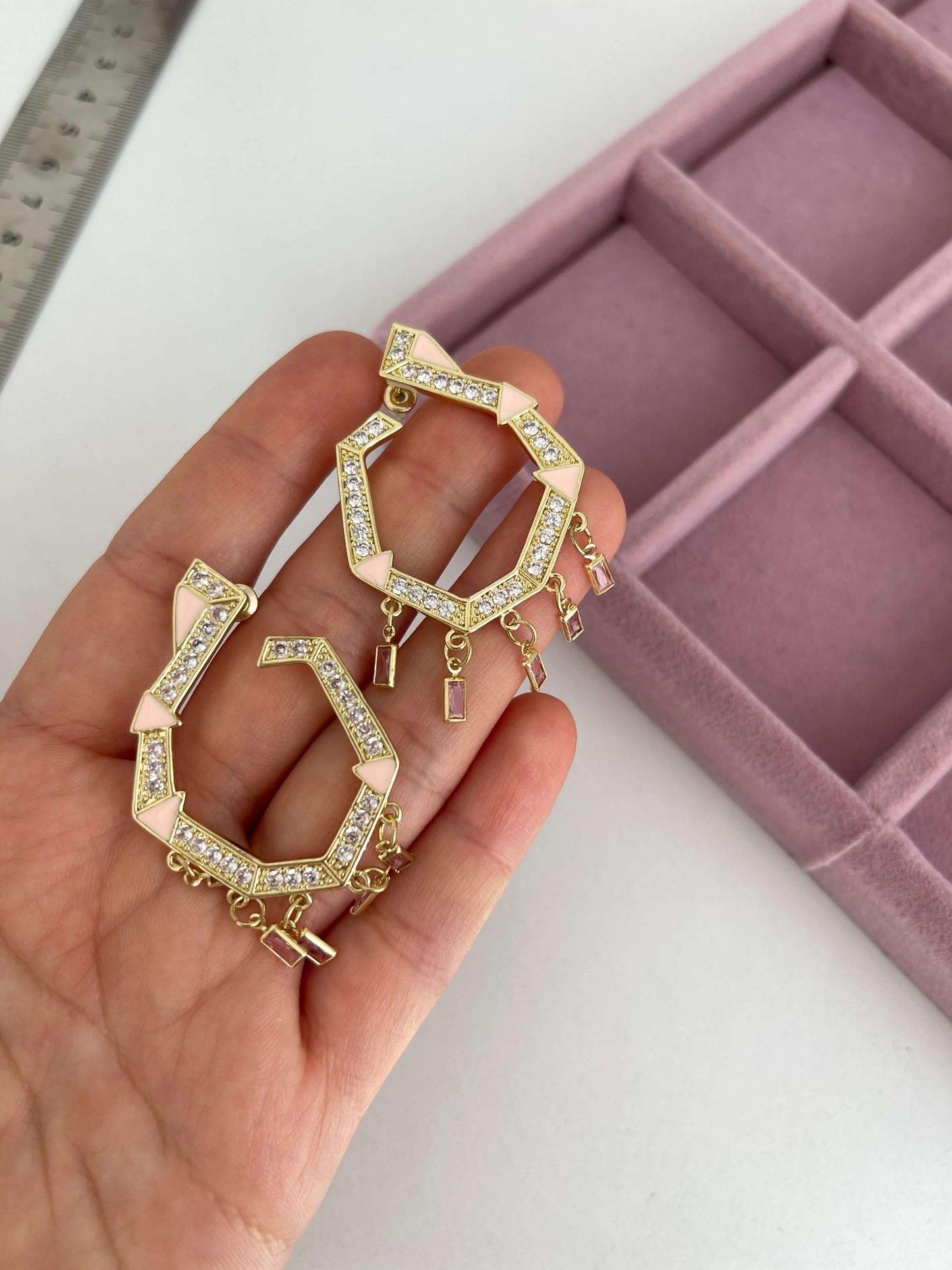 Renkli mineli taşlı küpe