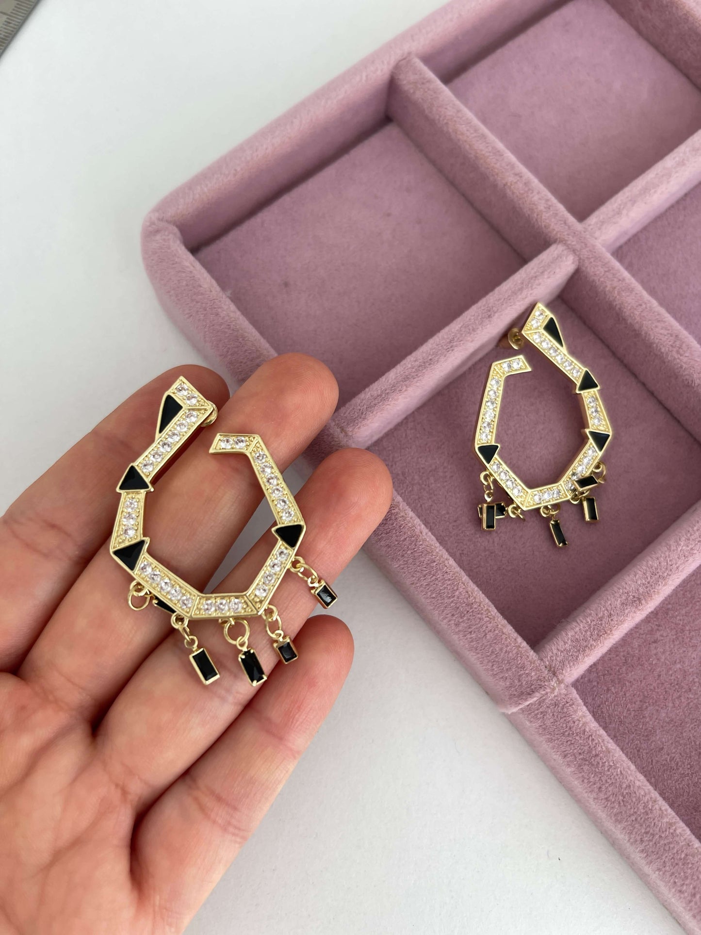 Renkli mineli taşlı küpe