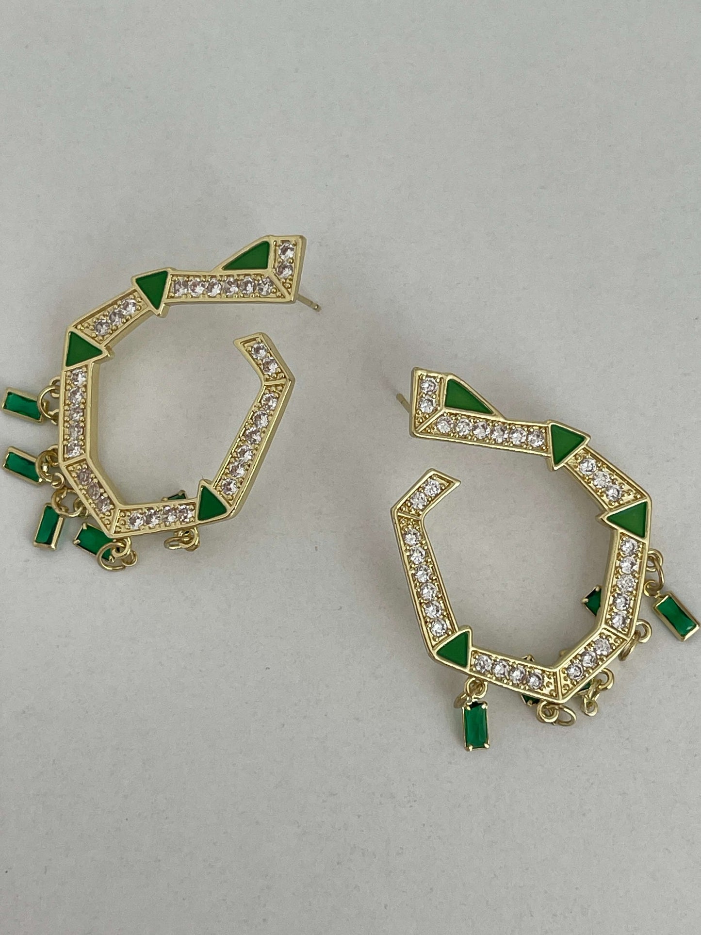 Renkli mineli taşlı küpe