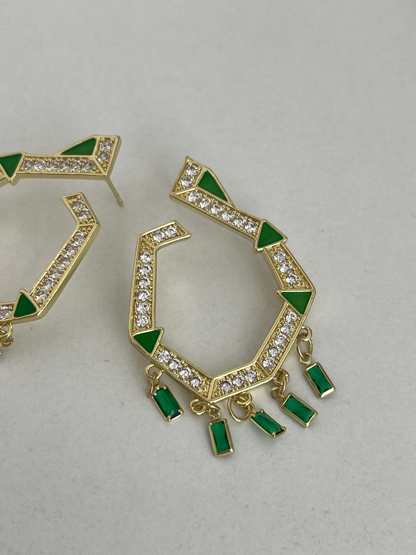 Renkli mineli taşlı küpe