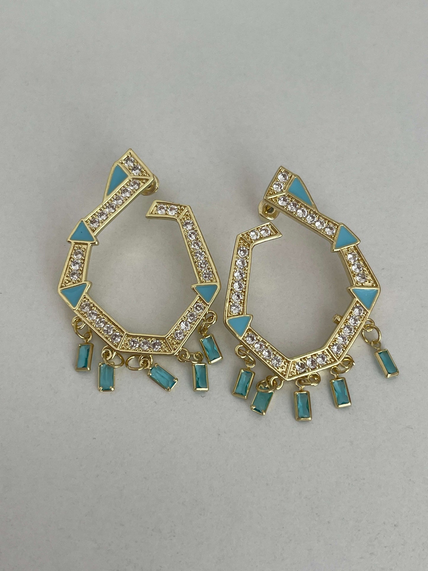 Renkli mineli taşlı küpe