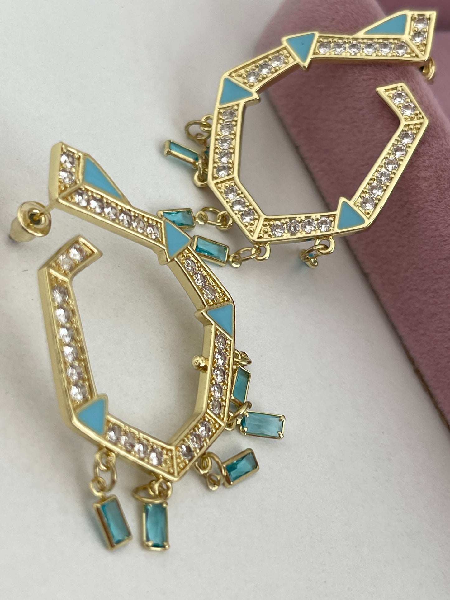 Renkli mineli taşlı küpe