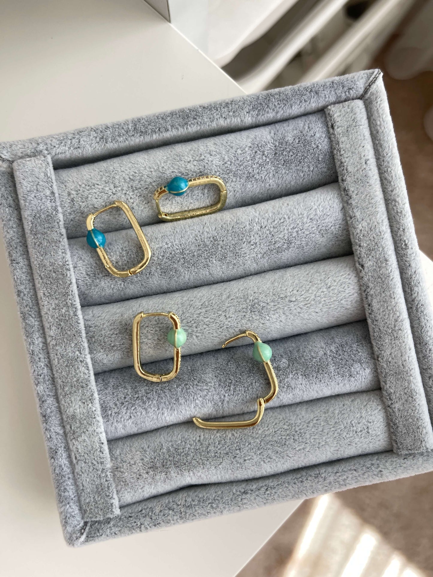 Renkli mineli dikdörtgen küpe