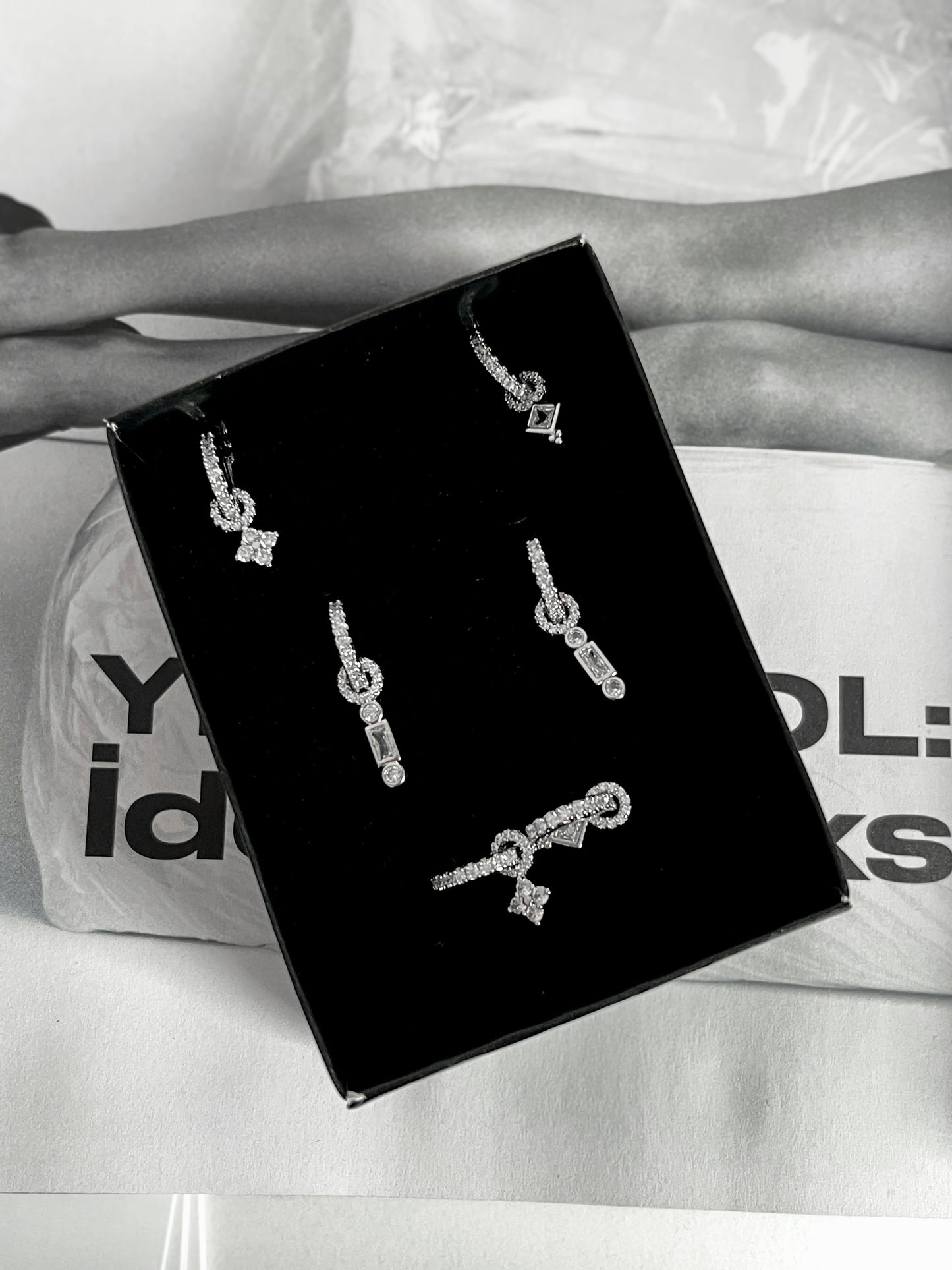 Minimal altılı set küpe