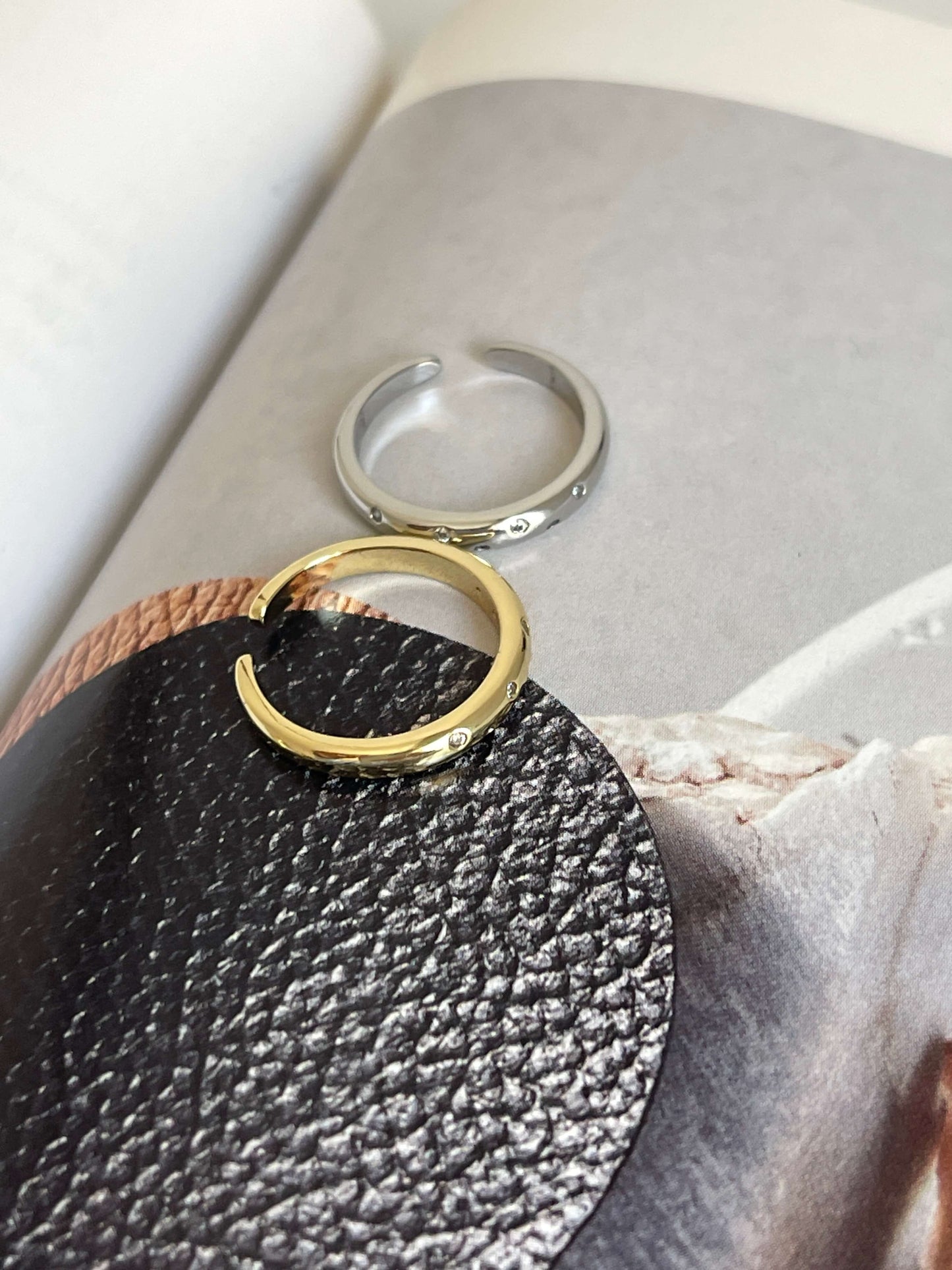 Serçe parmak yüzüğü