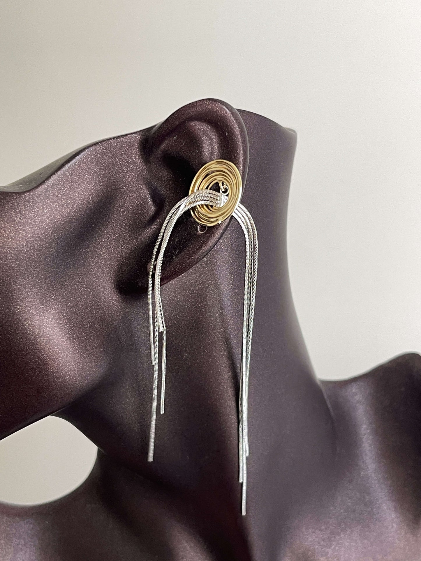 Özel seri sallantılı küpe