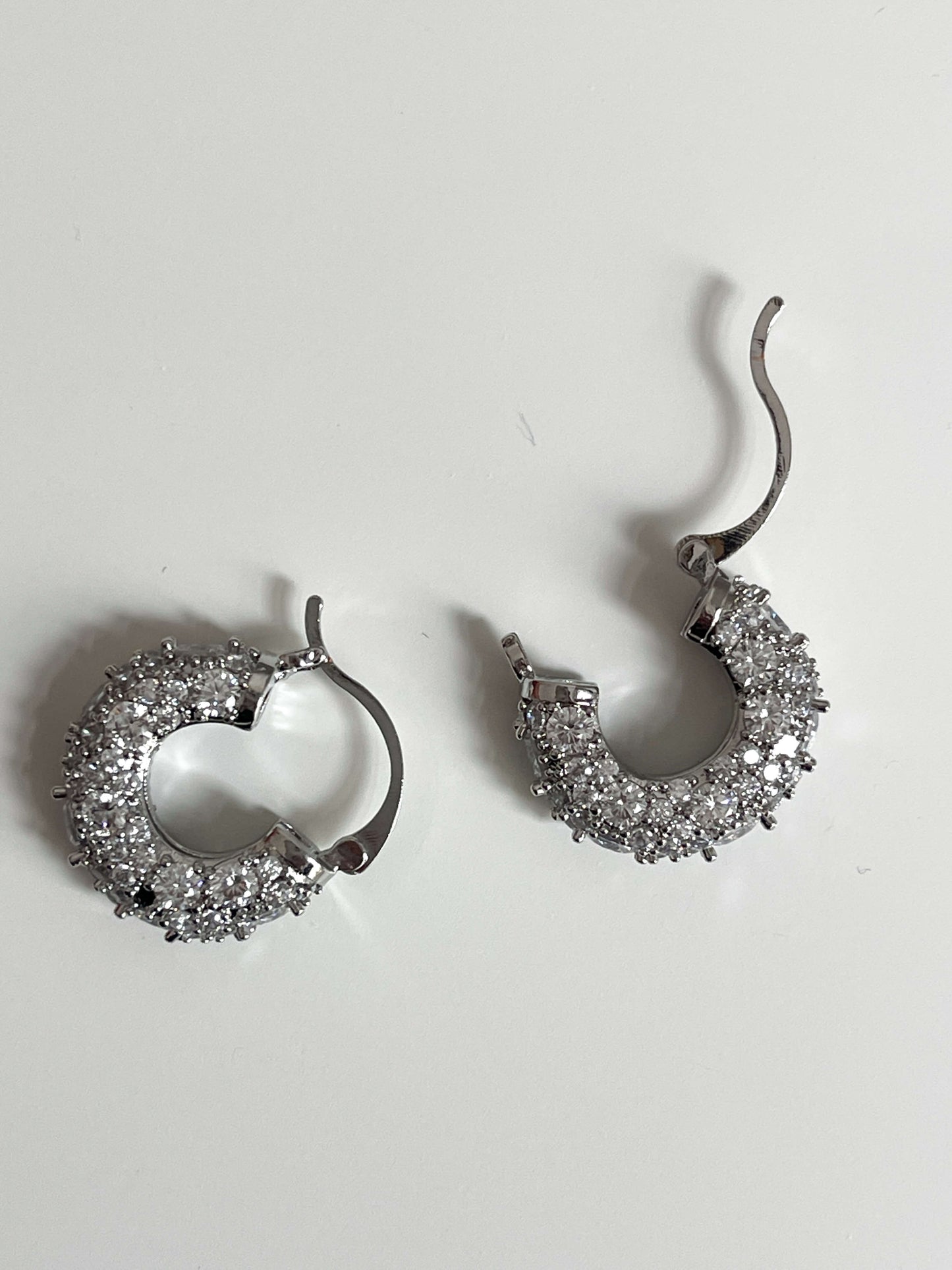 Özel seri taşlı halka küpe