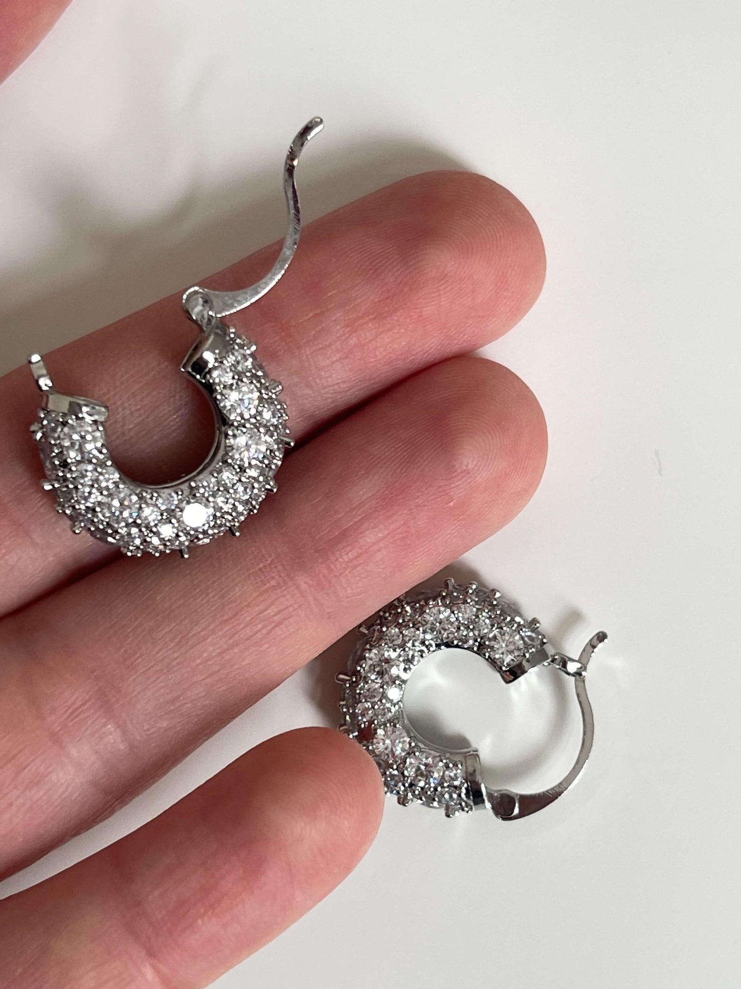 Özel seri taşlı halka küpe