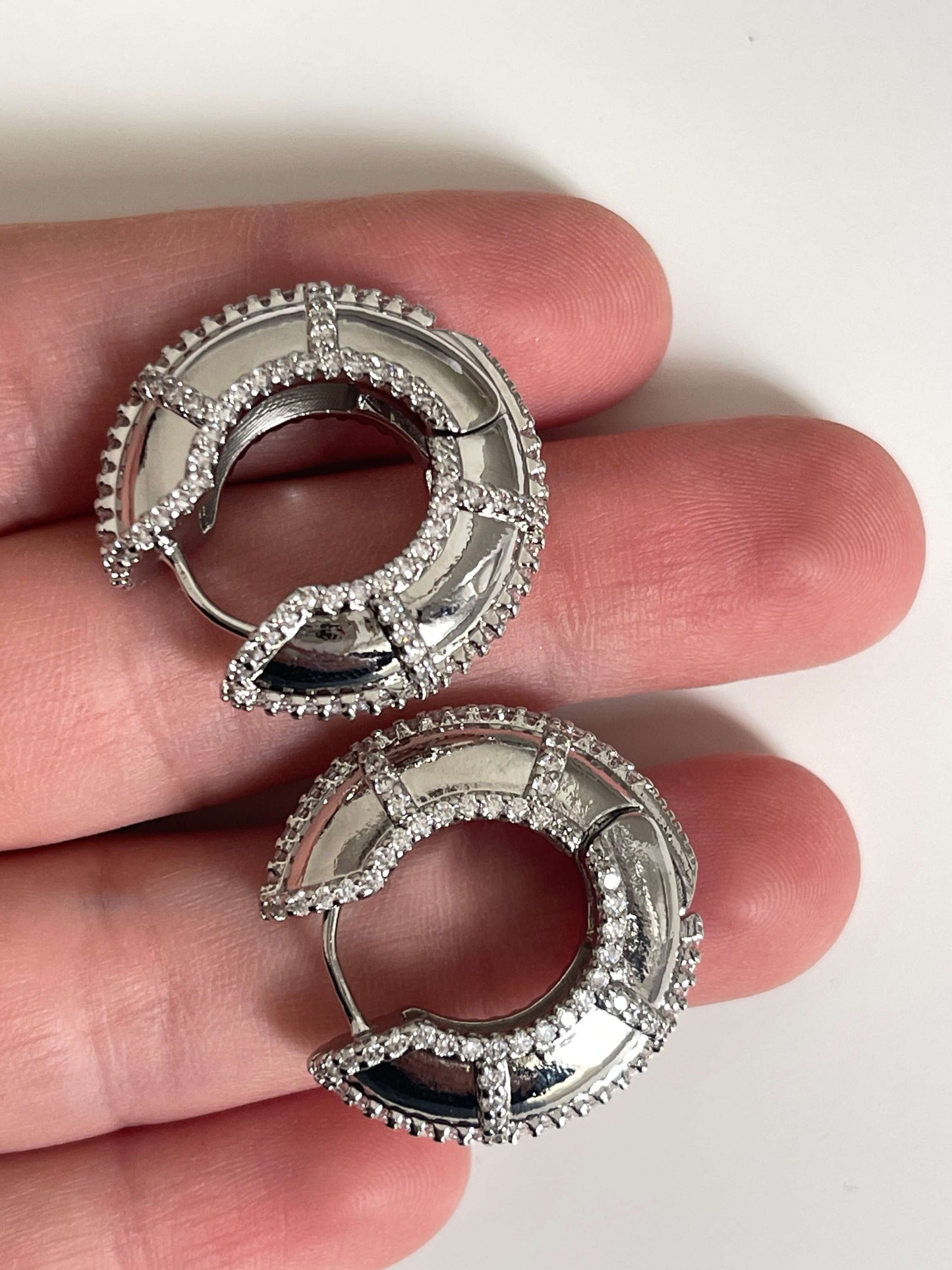 Özel seri taşlı küpe