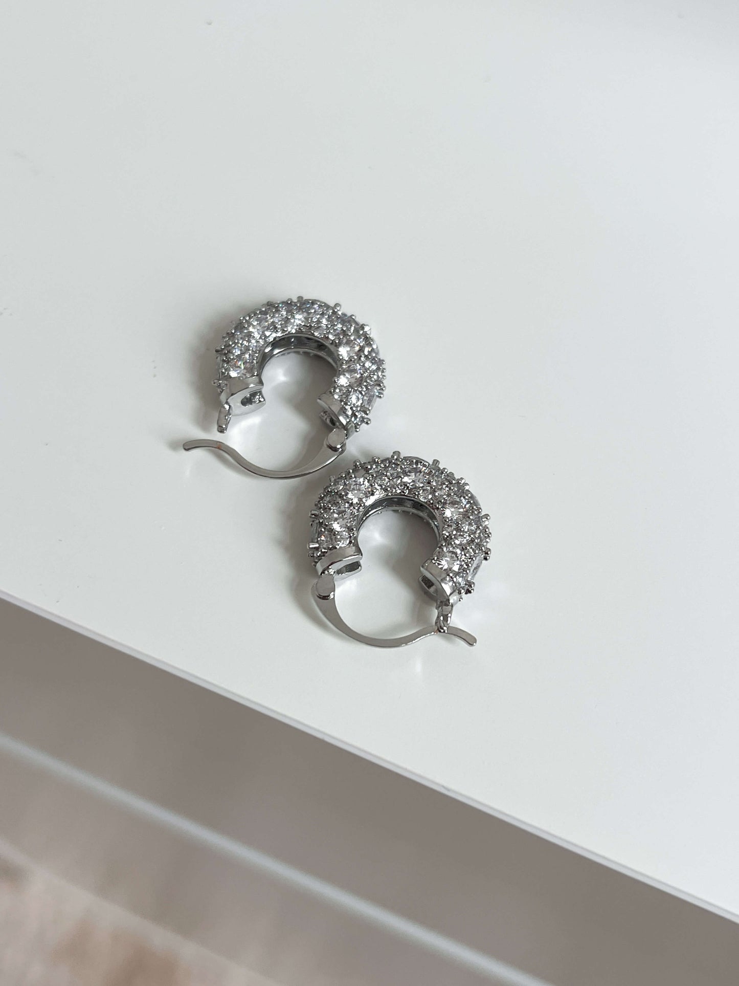 Özel seri taşlı halka küpe